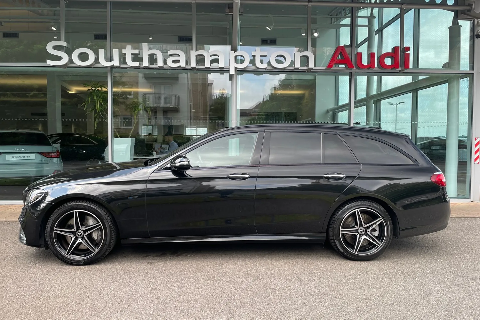 MERCEDES-BENZ E CLASS thumbnail image number 9