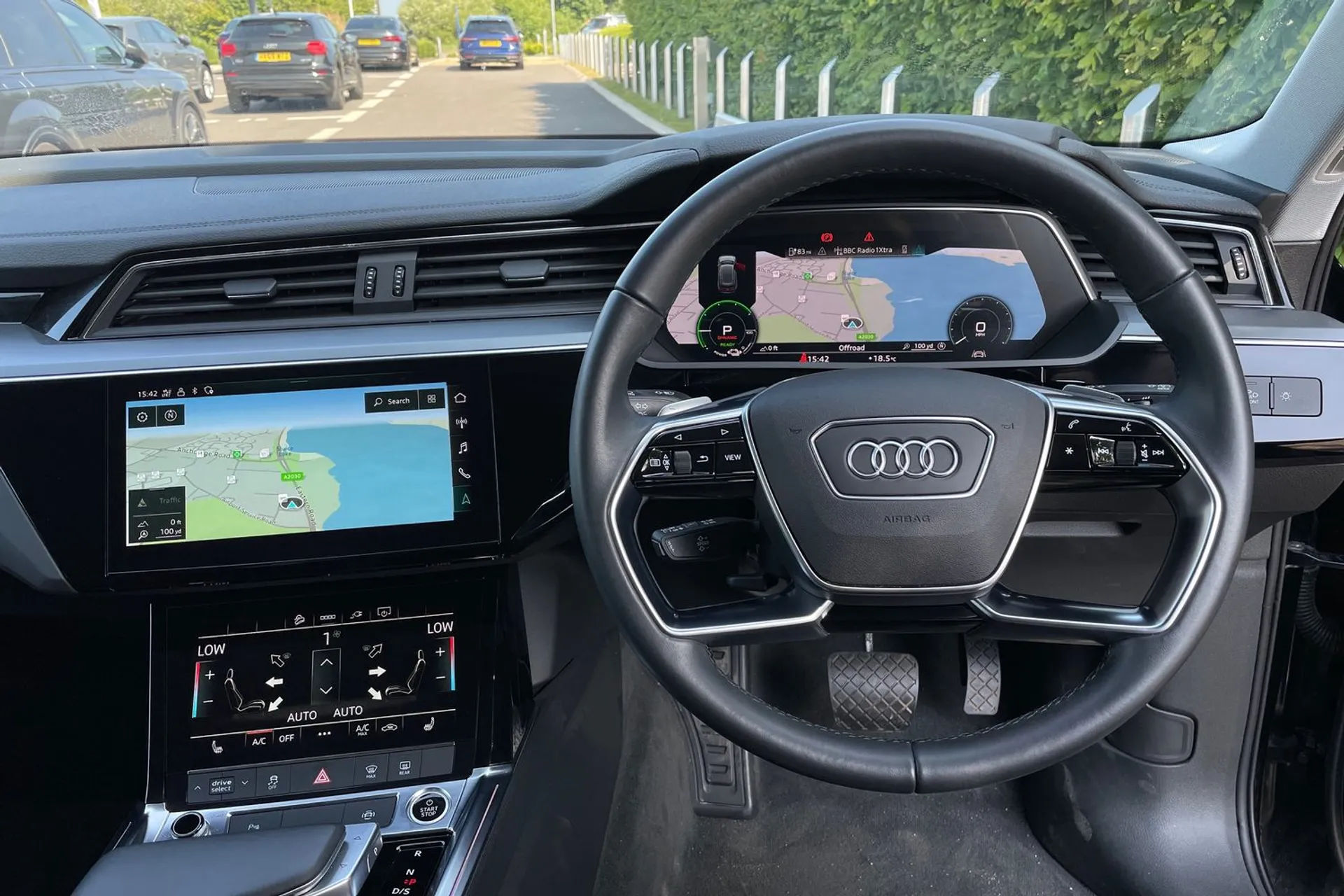 Audi e-tron thumbnail image number 36