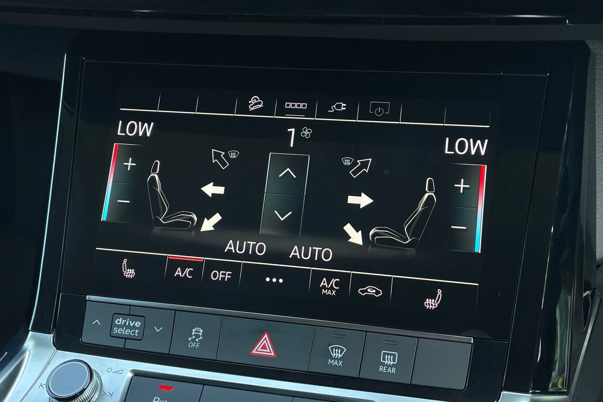 Audi e-tron thumbnail image number 40