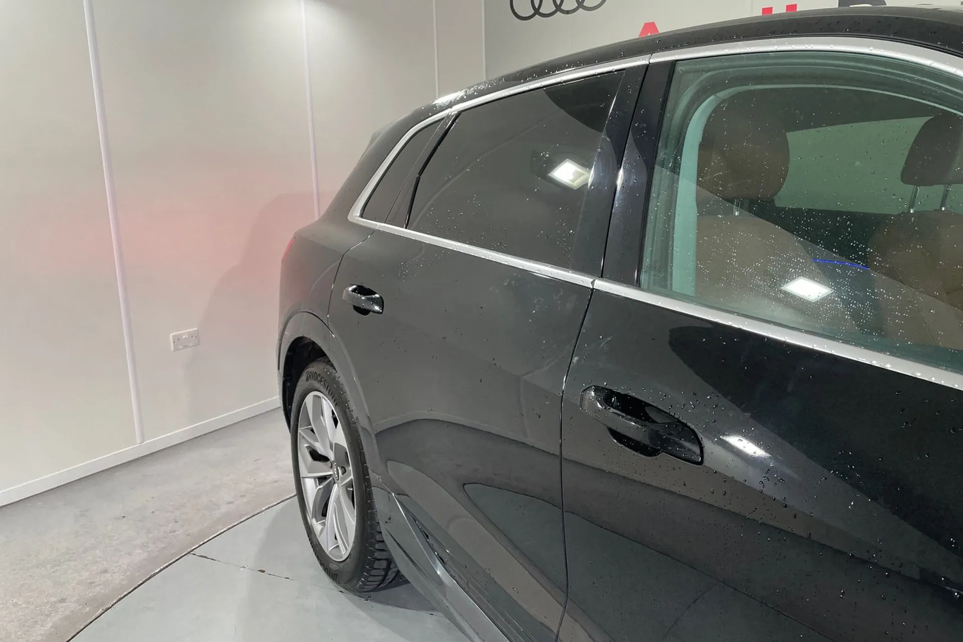 Audi e-tron thumbnail image number 14