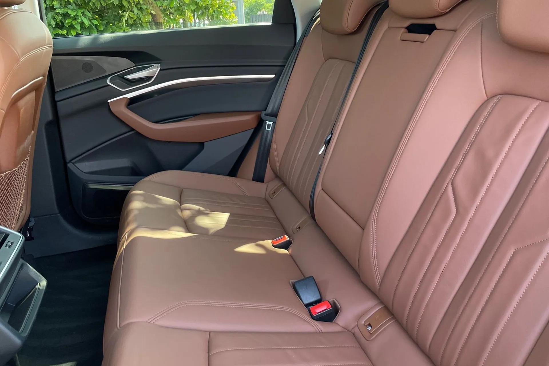 Audi e-tron thumbnail image number 32