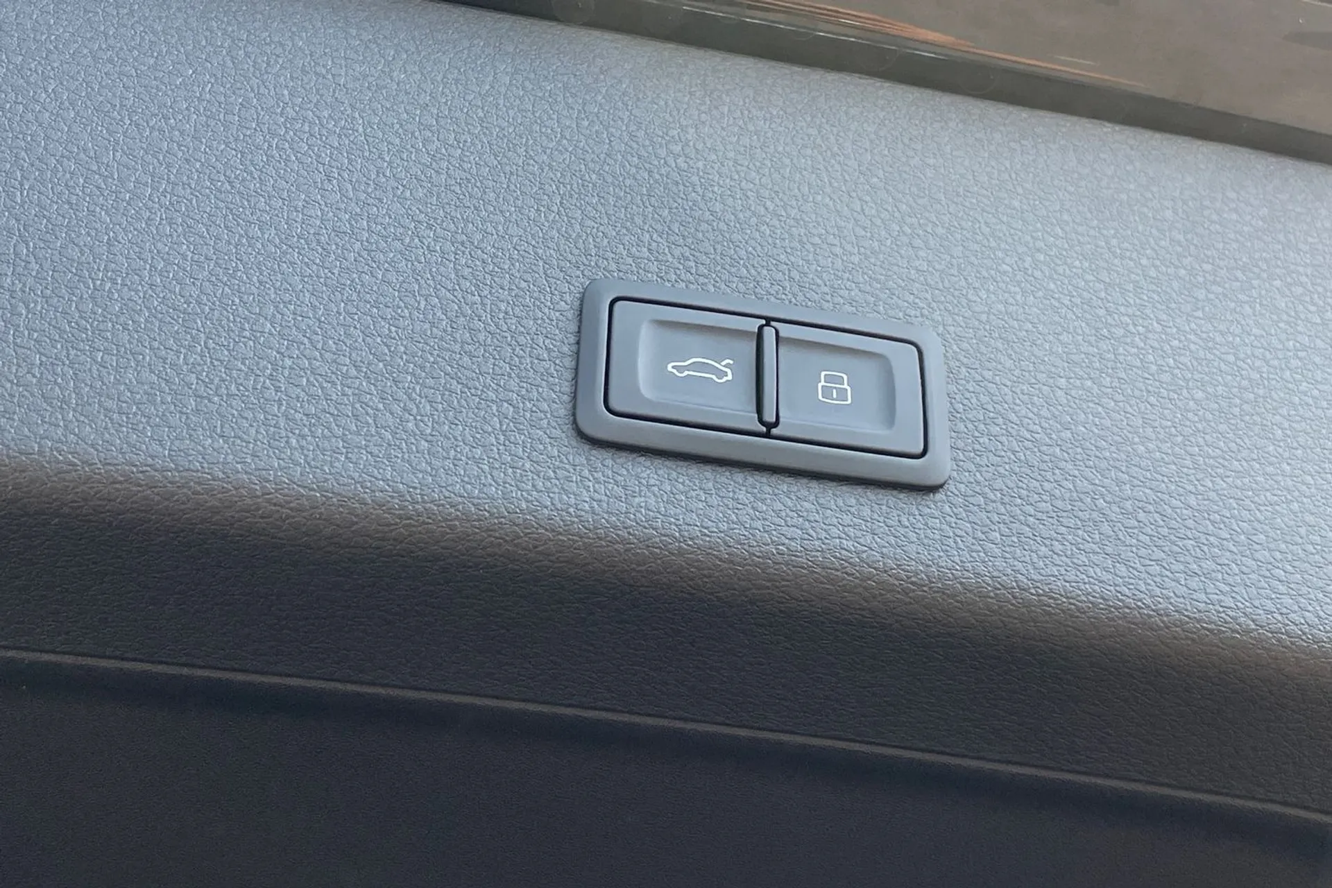 Audi e-tron thumbnail image number 20