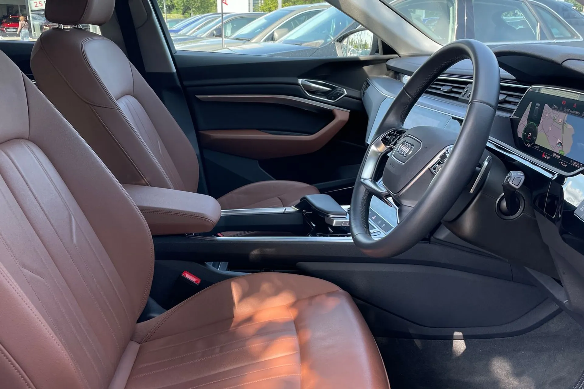 Audi e-tron thumbnail image number 25