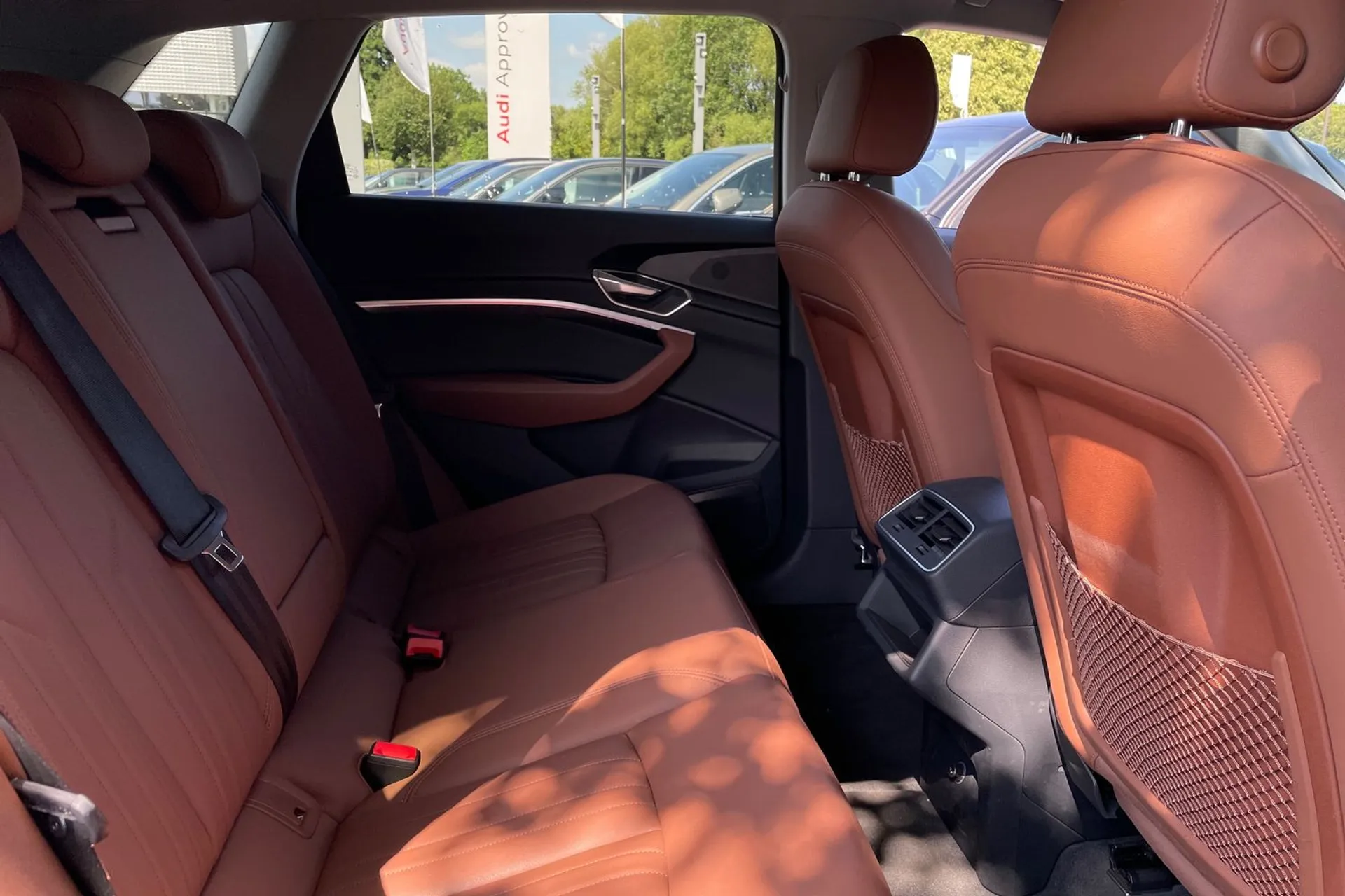 Audi e-tron thumbnail image number 22