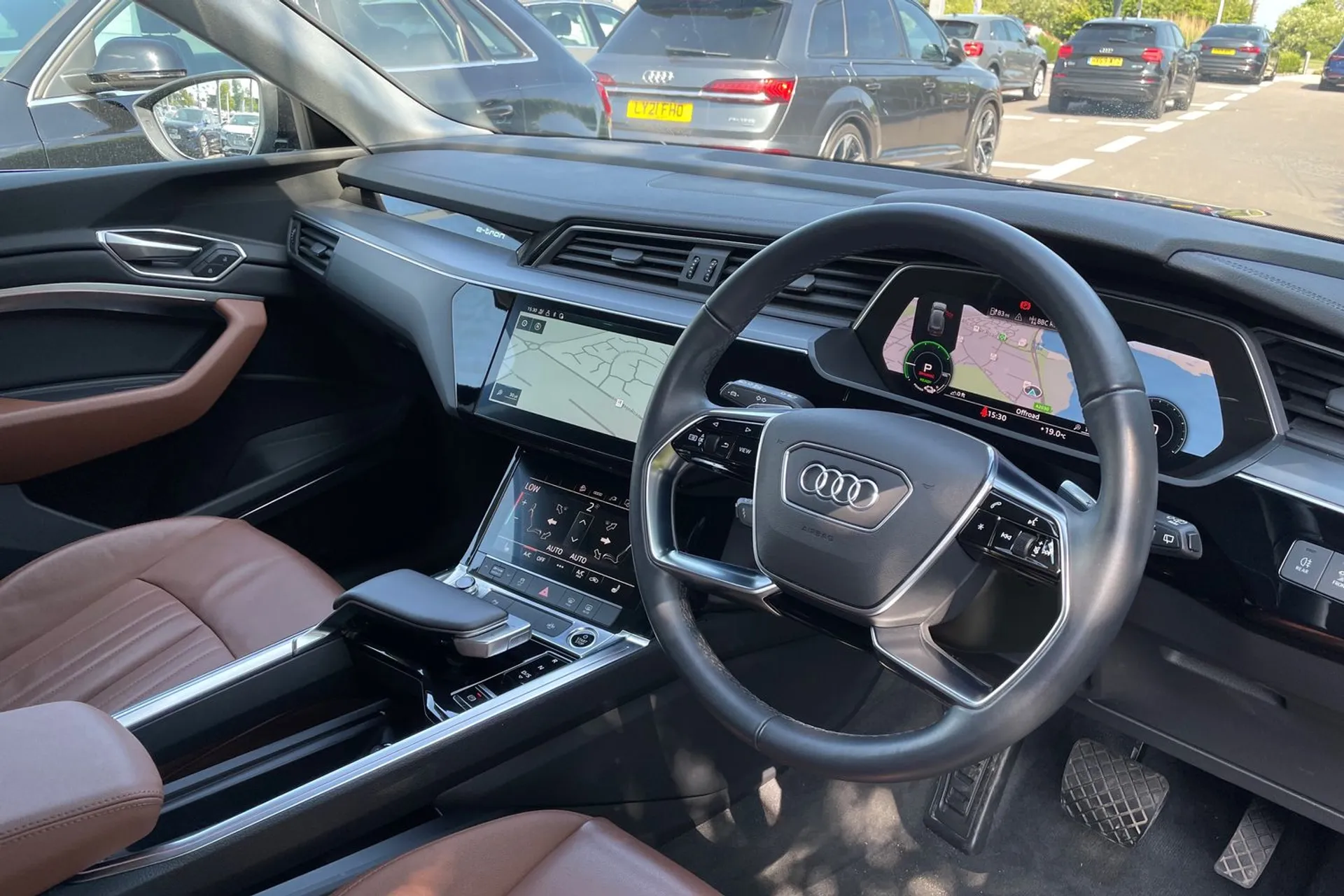Audi e-tron thumbnail image number 26