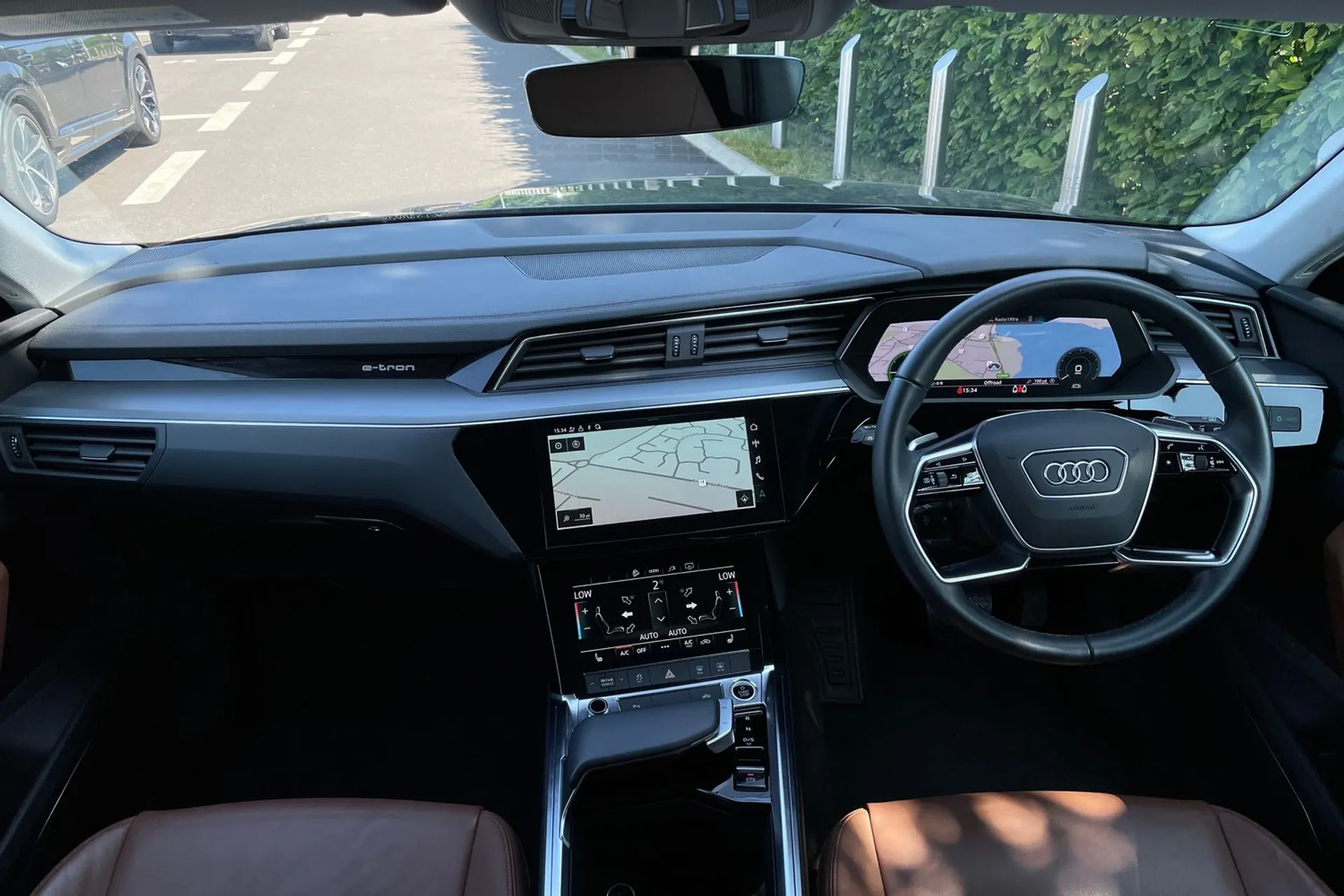 Audi e-tron thumbnail image number 3