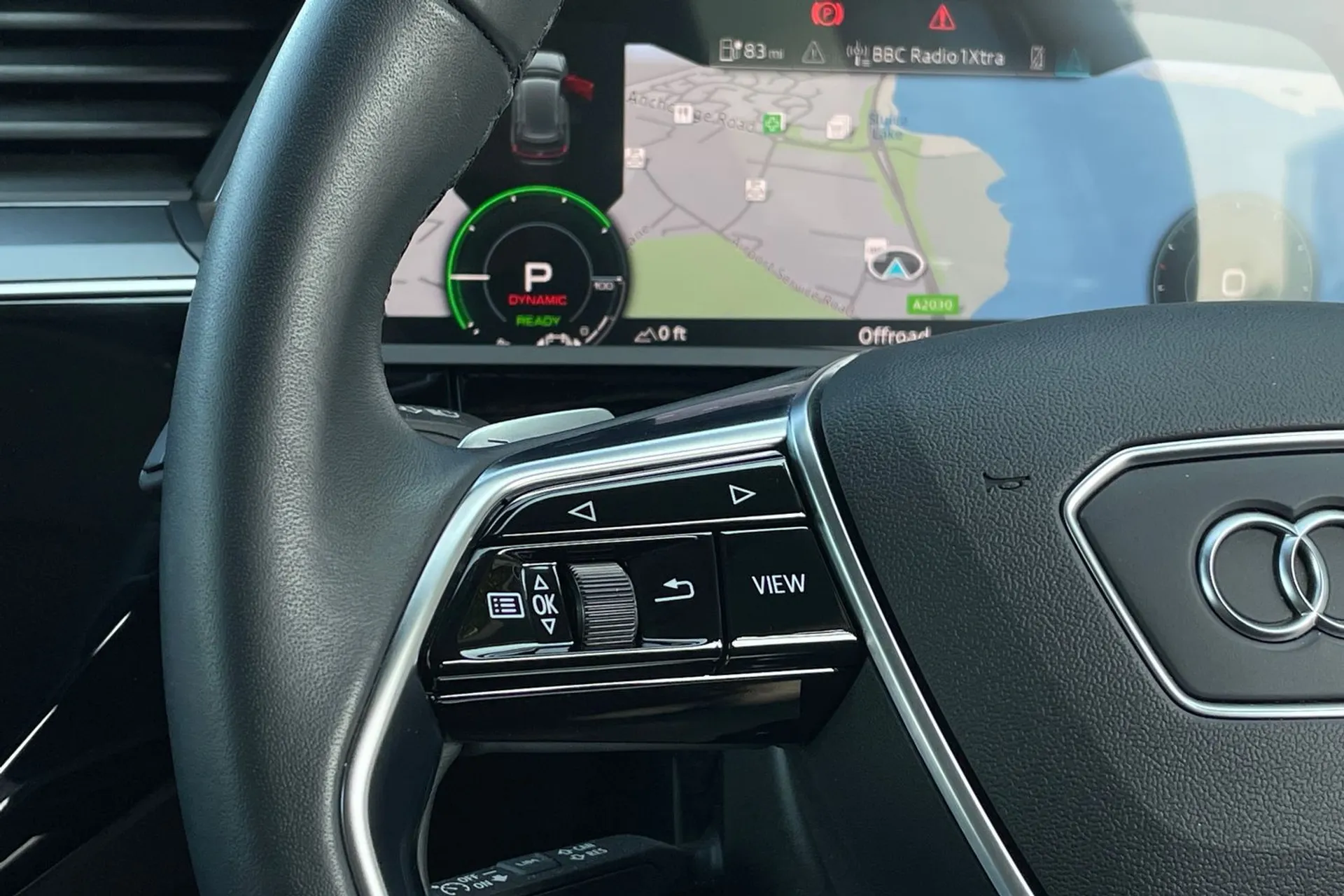 Audi e-tron thumbnail image number 38