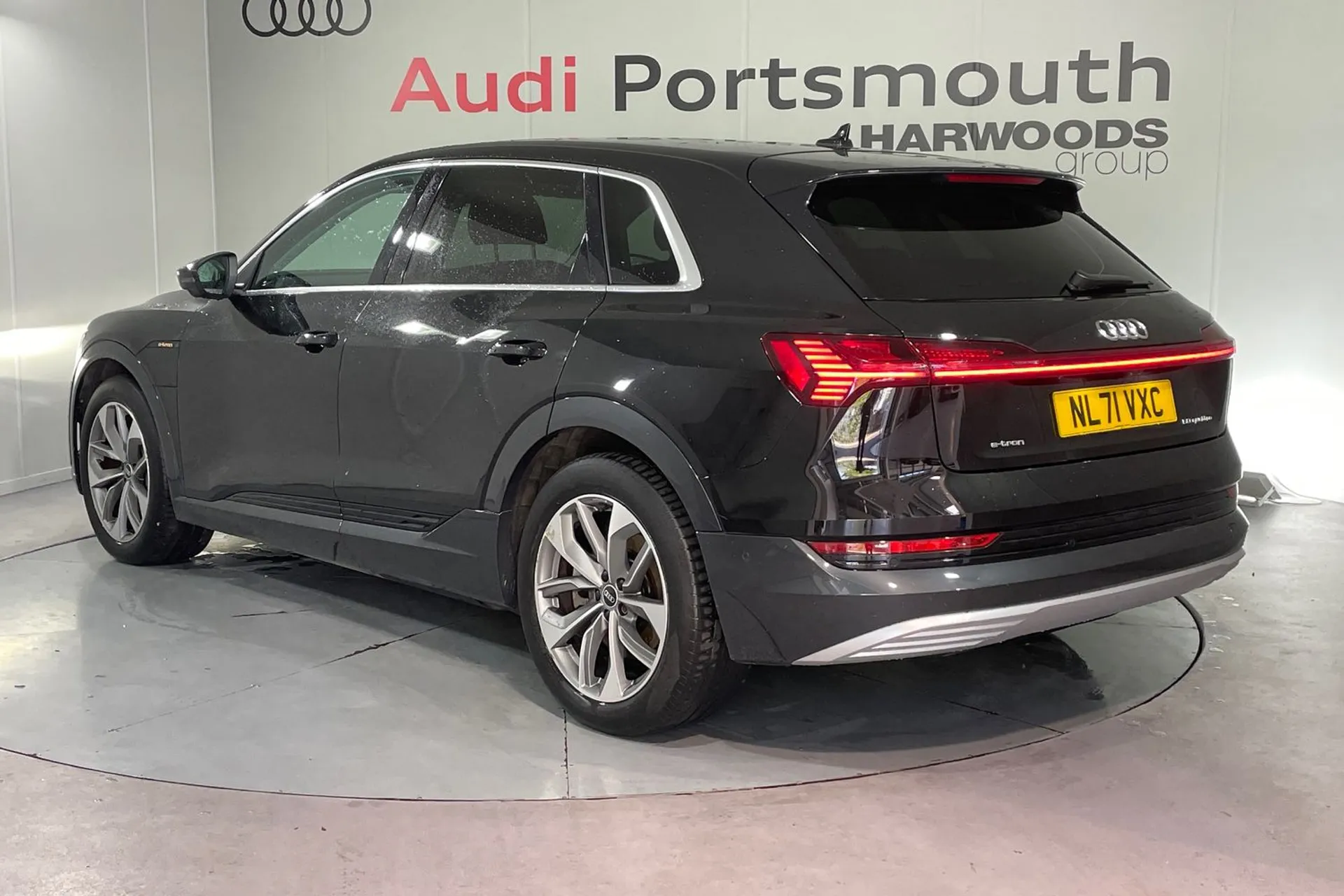 Audi e-tron thumbnail image number 9