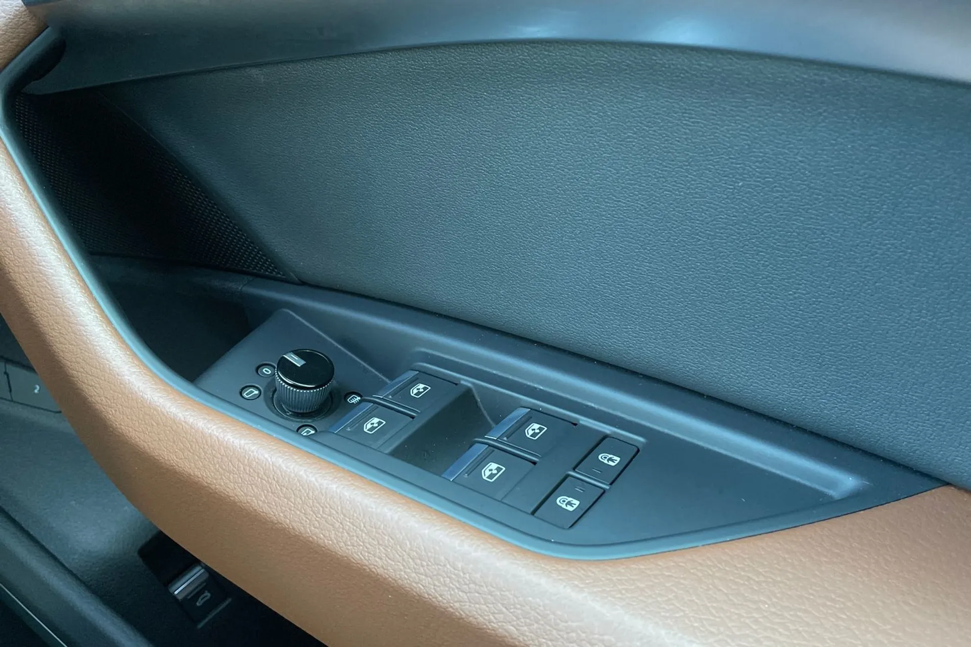 Audi e-tron thumbnail image number 41