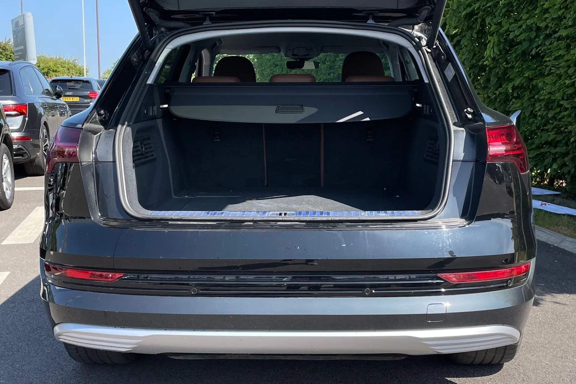 Audi e-tron thumbnail image number 19