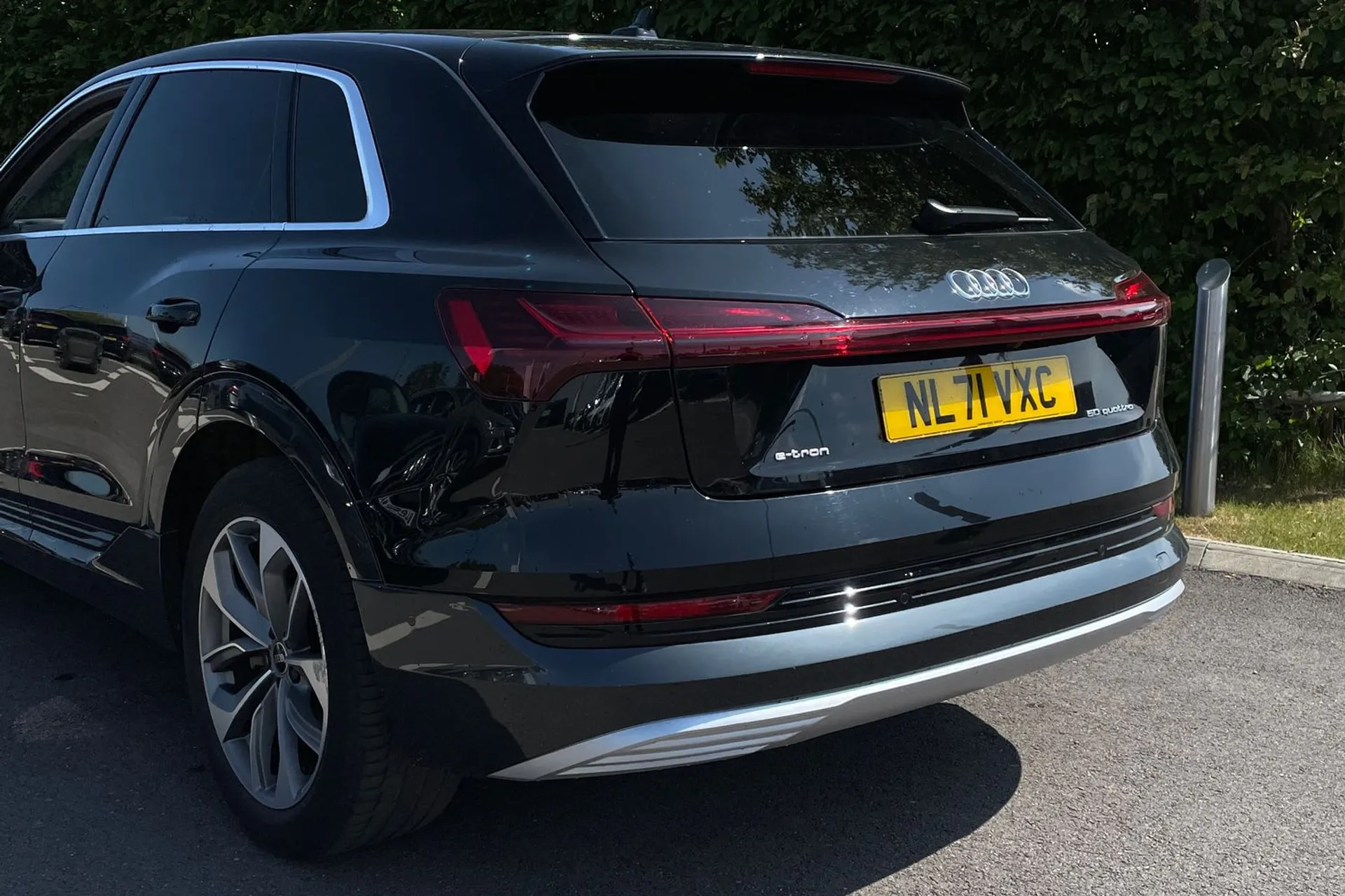 Audi e-tron thumbnail image number 17