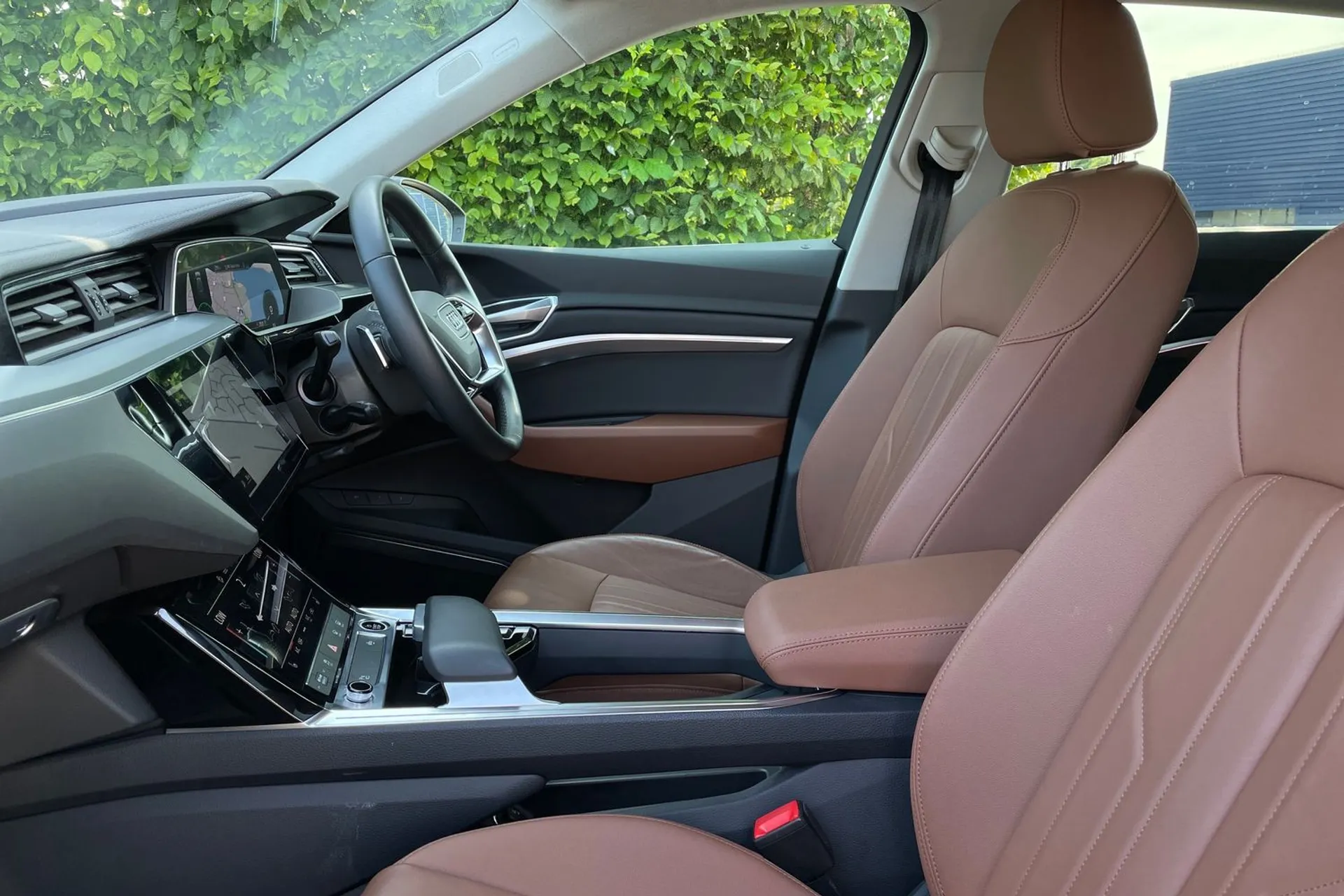 Audi e-tron thumbnail image number 30