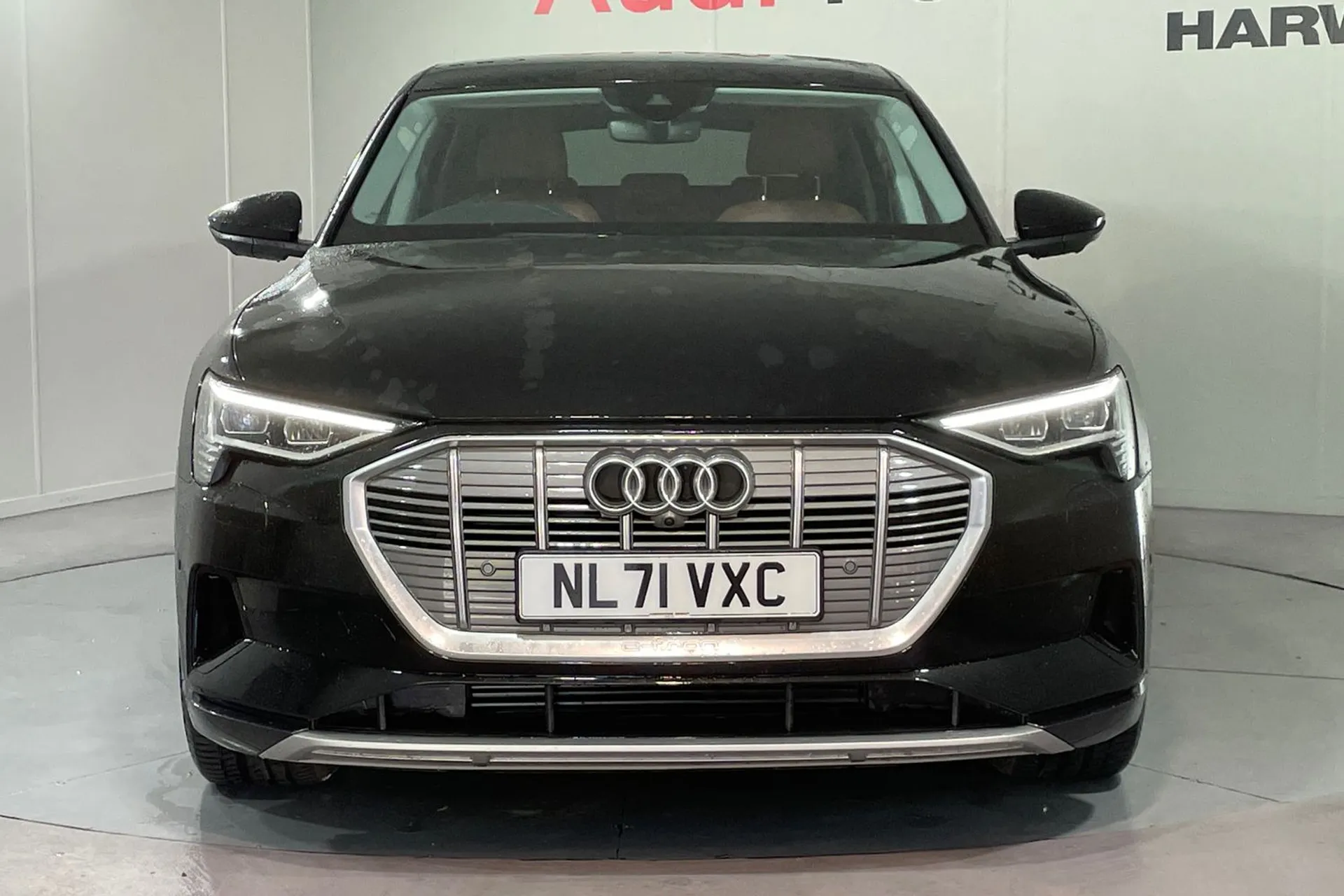 Audi e-tron thumbnail image number 12