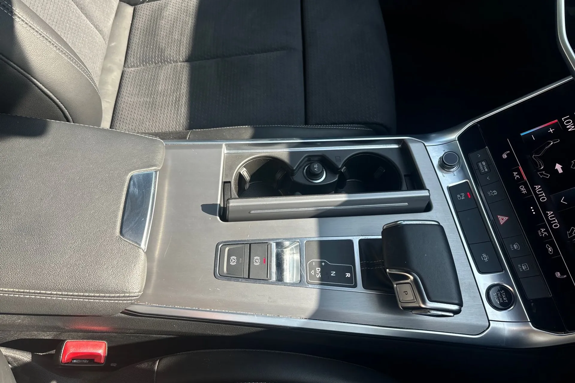 Audi A6 thumbnail image number 43