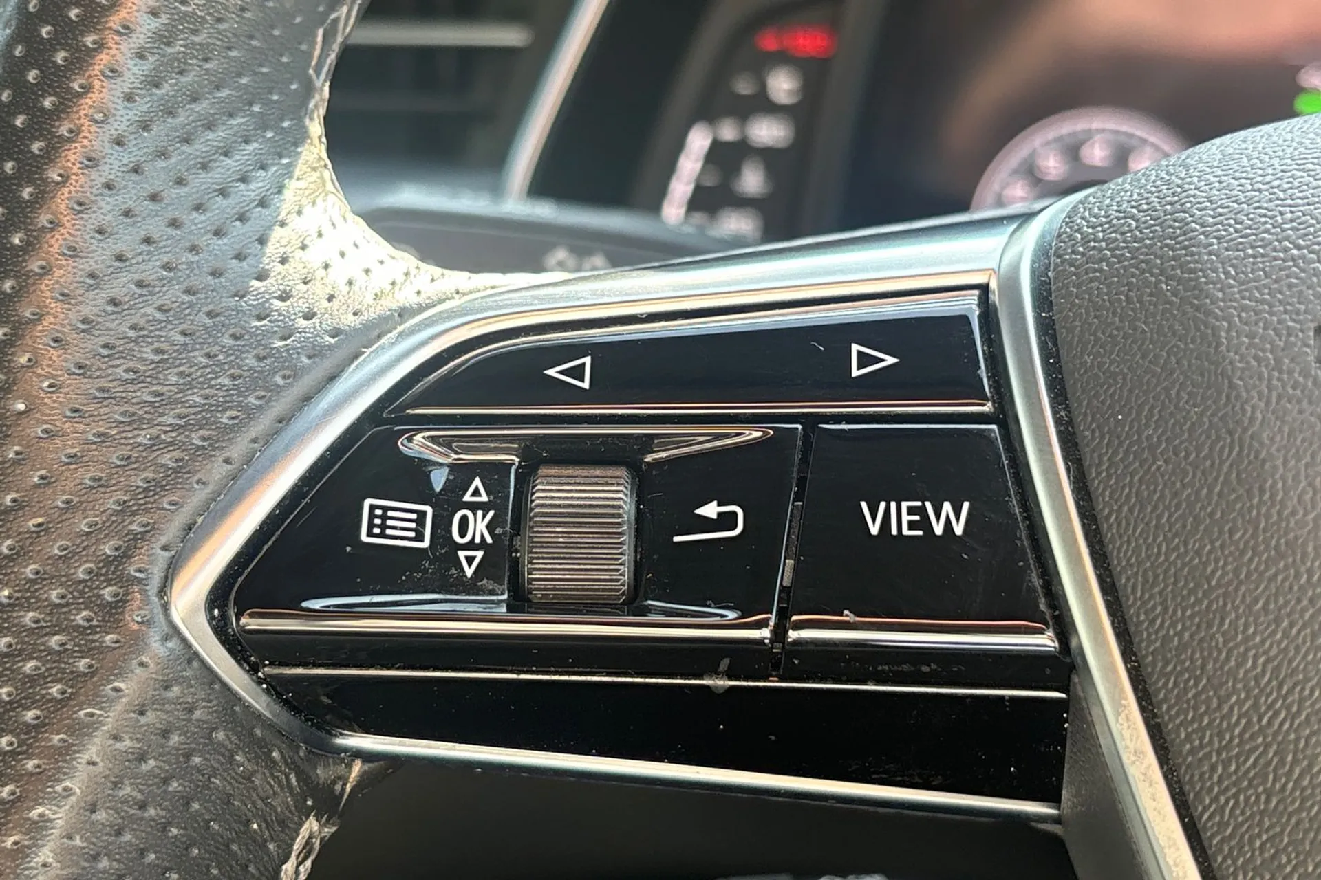 Audi A6 thumbnail image number 37