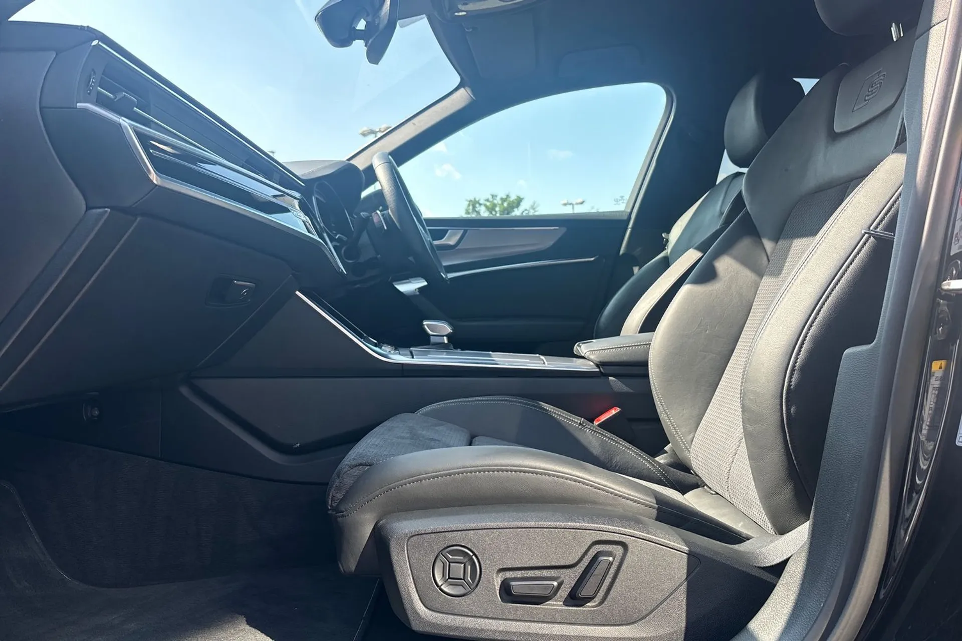 Audi A6 thumbnail image number 28