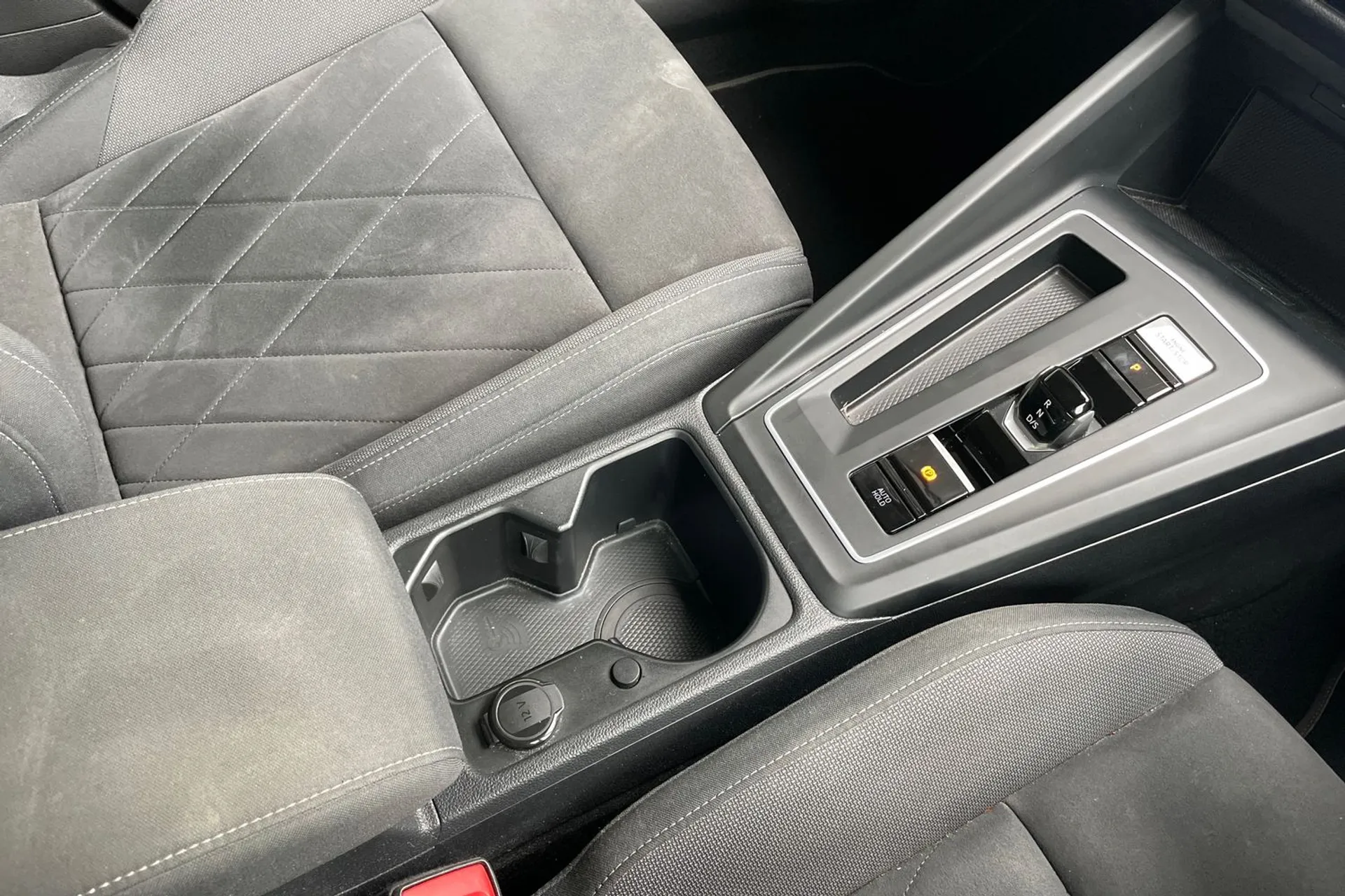 VOLKSWAGEN GOLF thumbnail image number 41