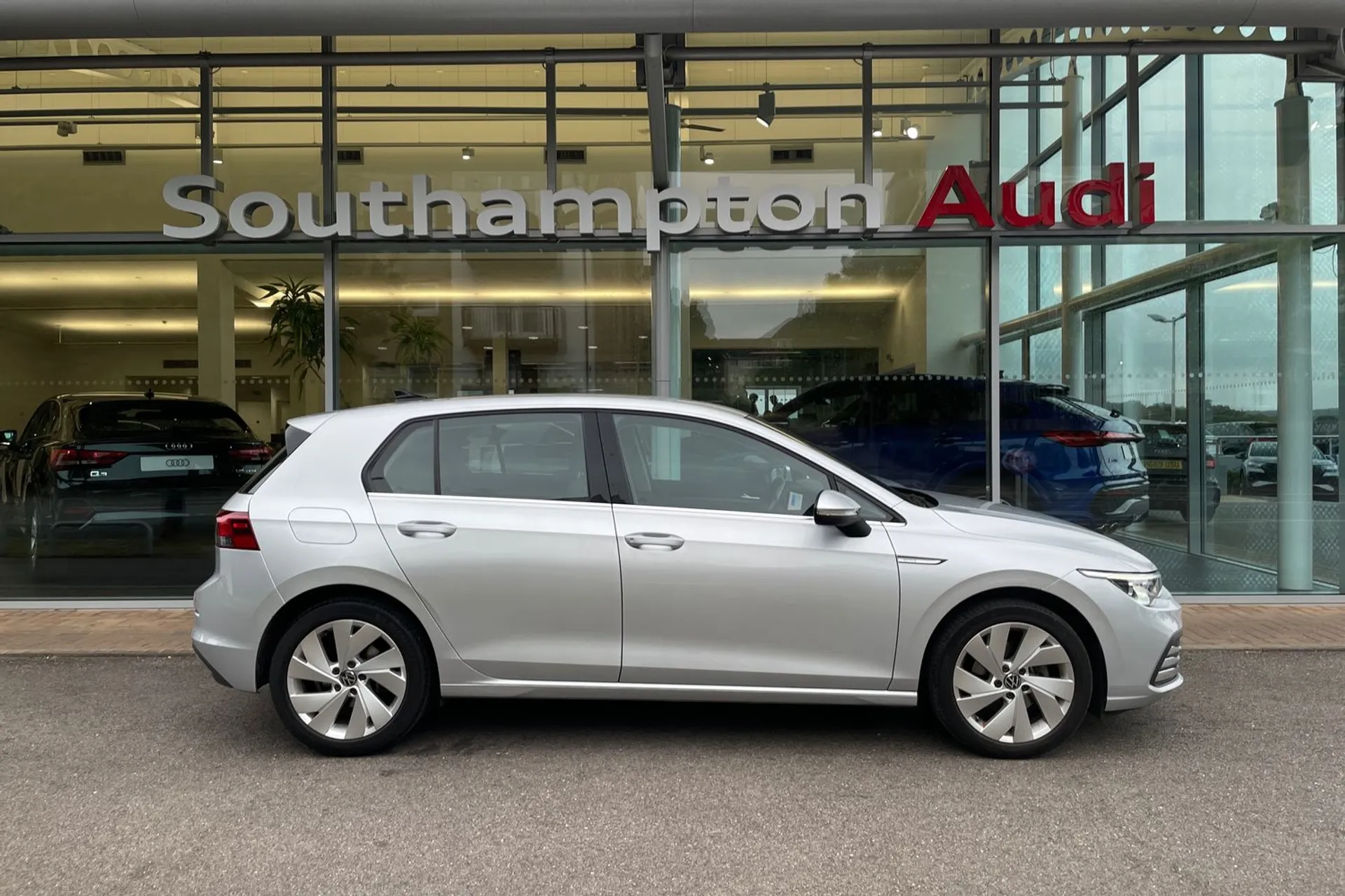 VOLKSWAGEN GOLF thumbnail image number 2