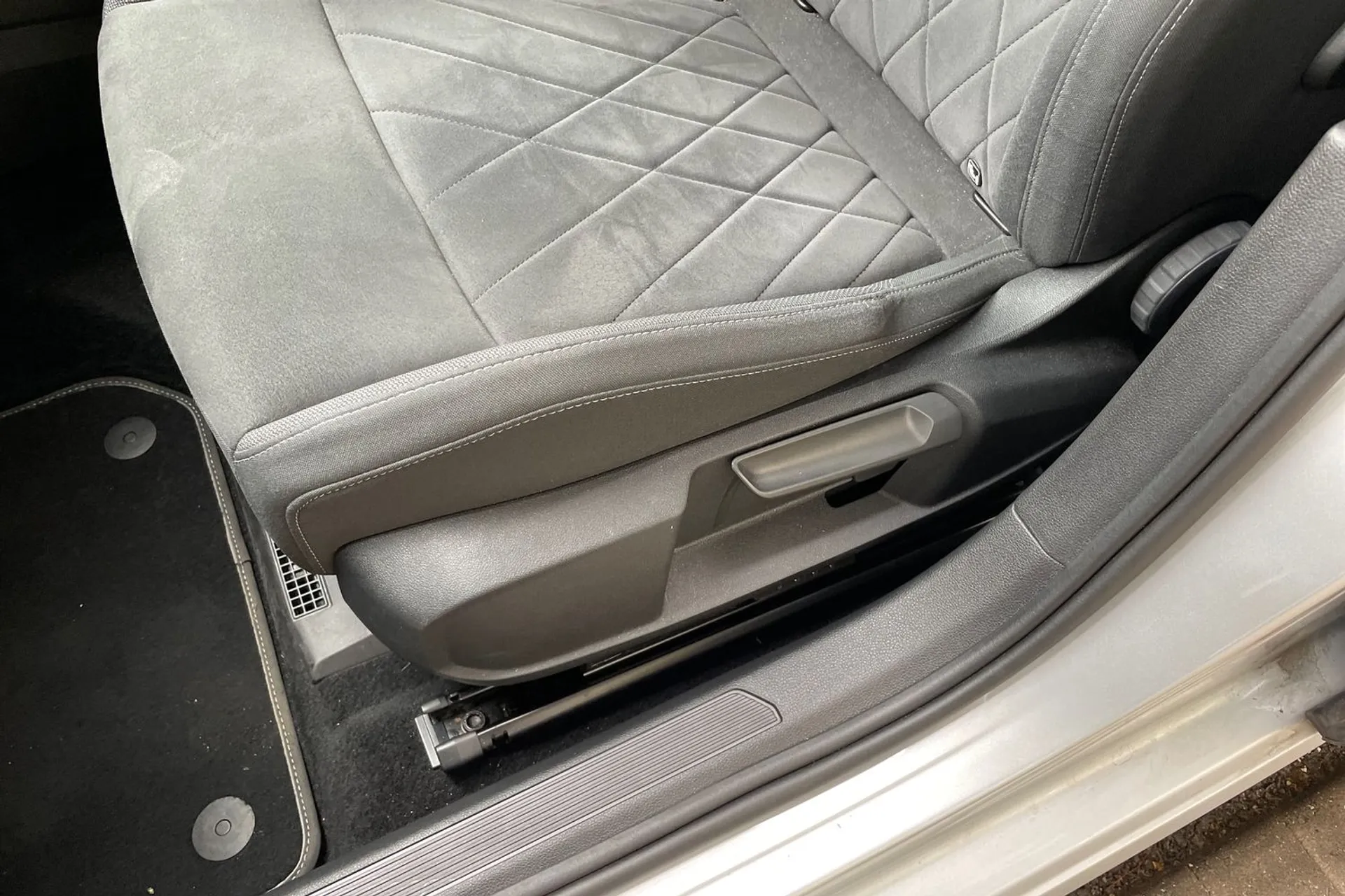 VOLKSWAGEN GOLF thumbnail image number 28