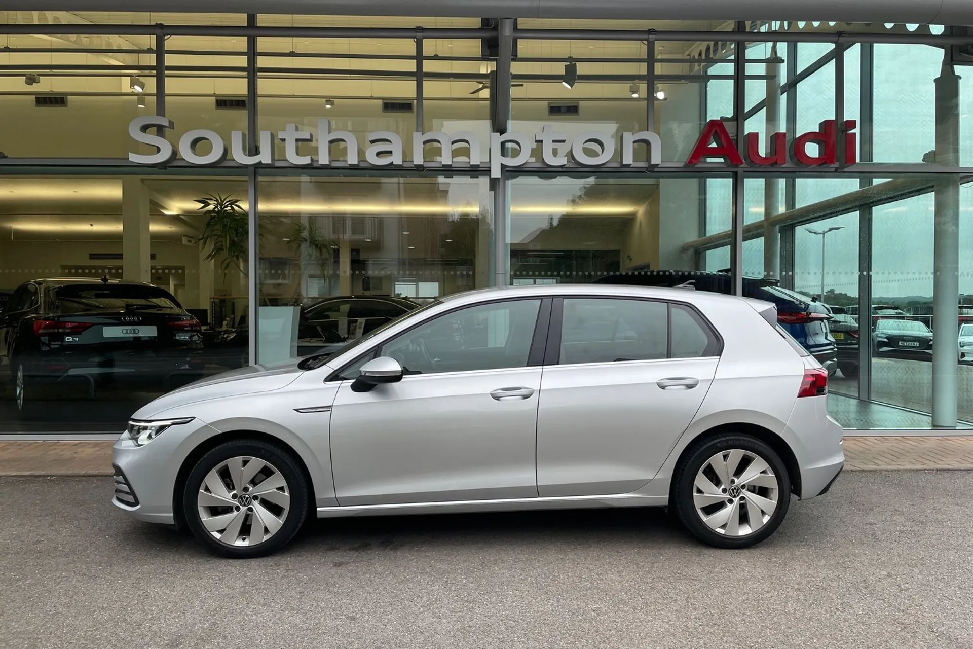 VOLKSWAGEN GOLF thumbnail image number 8