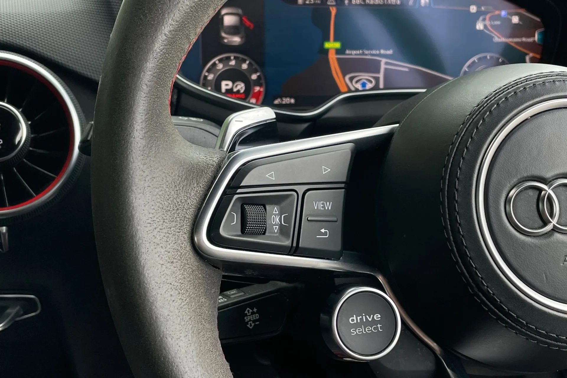 Audi TT thumbnail image number 37