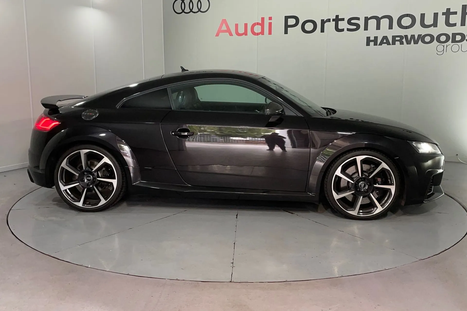 Audi TT thumbnail image number 2