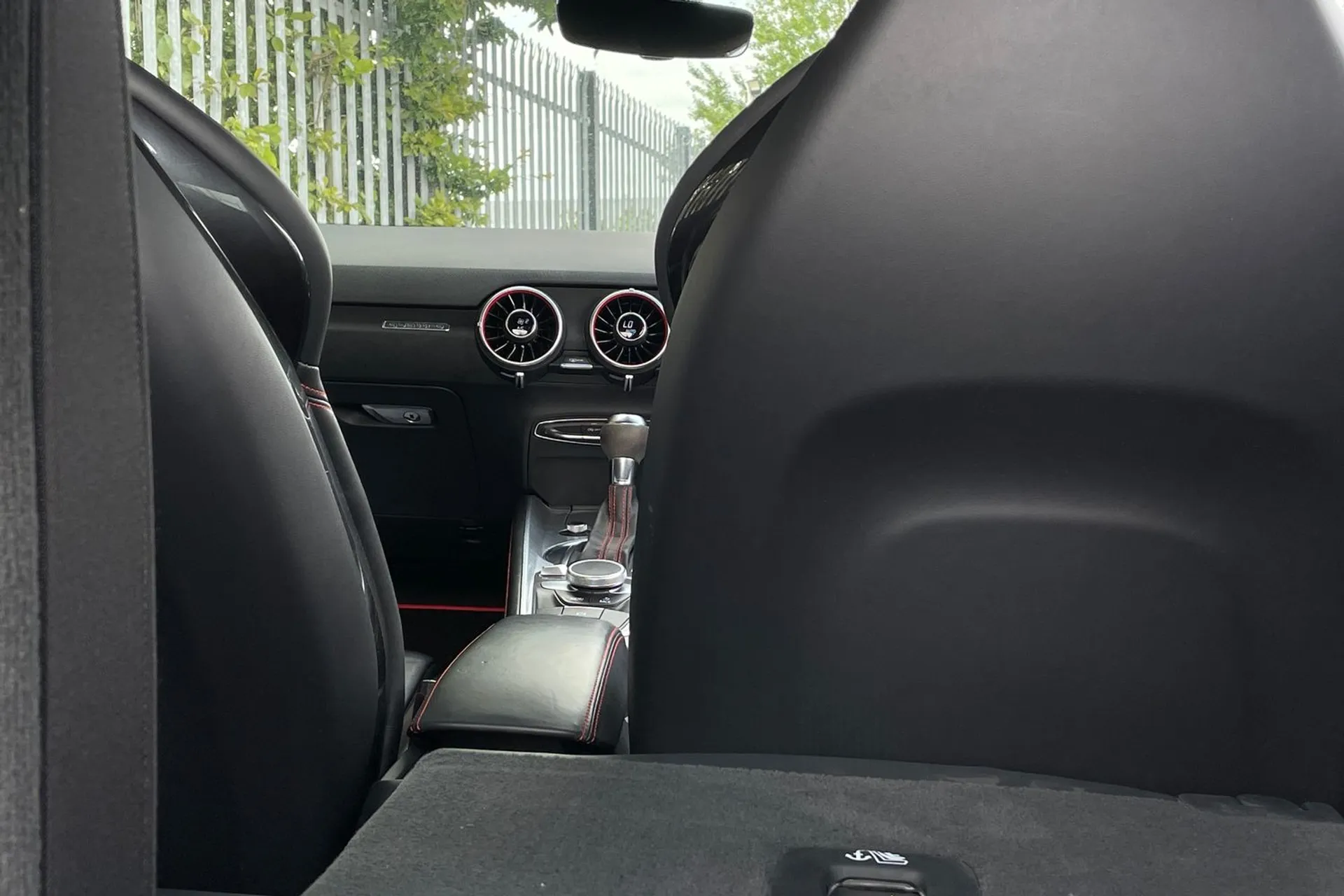 Audi TT thumbnail image number 21
