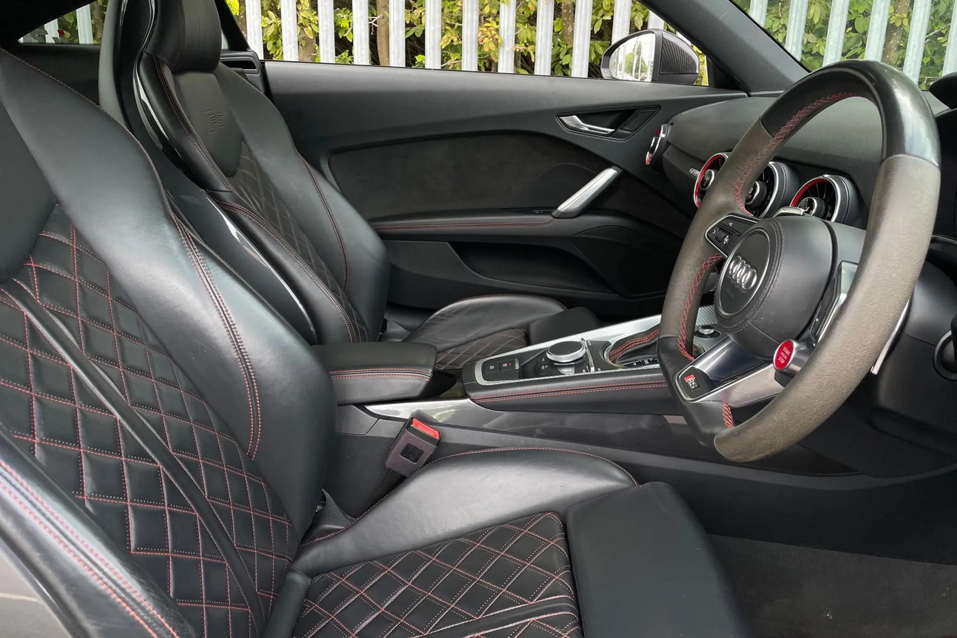 Audi TT thumbnail image number 25
