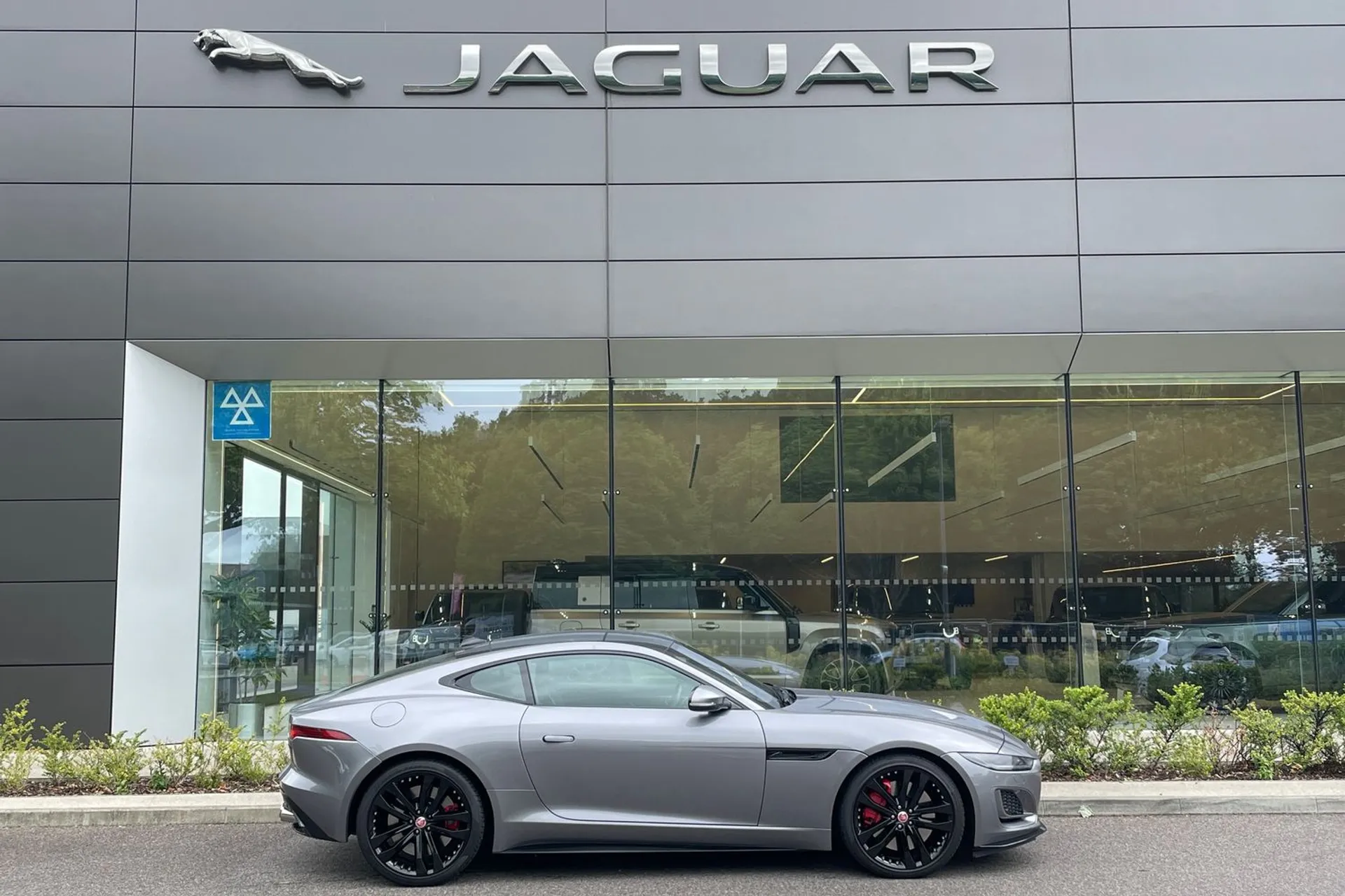 Jaguar F-TYPE thumbnail image number 2
