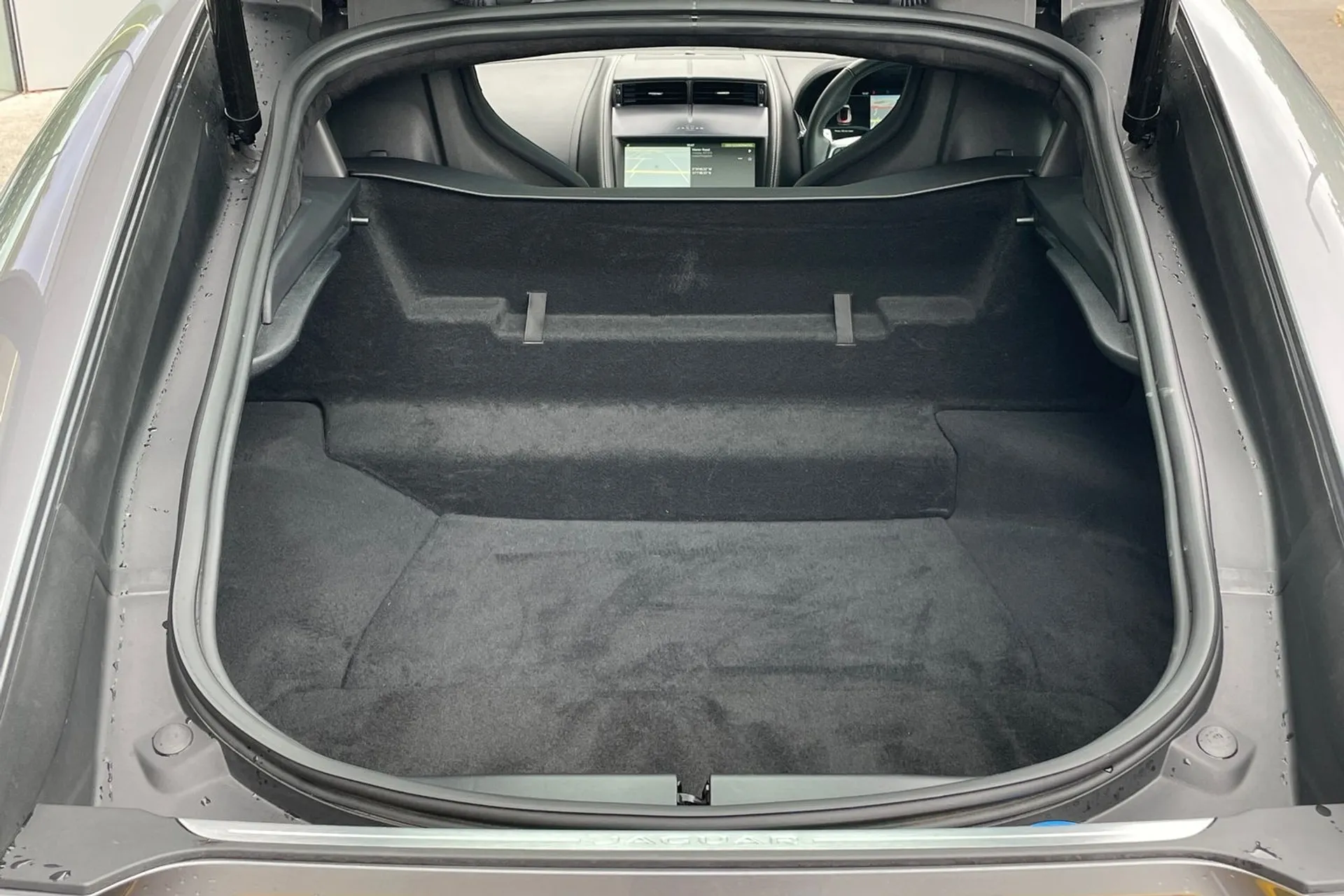 Jaguar F-TYPE thumbnail image number 32