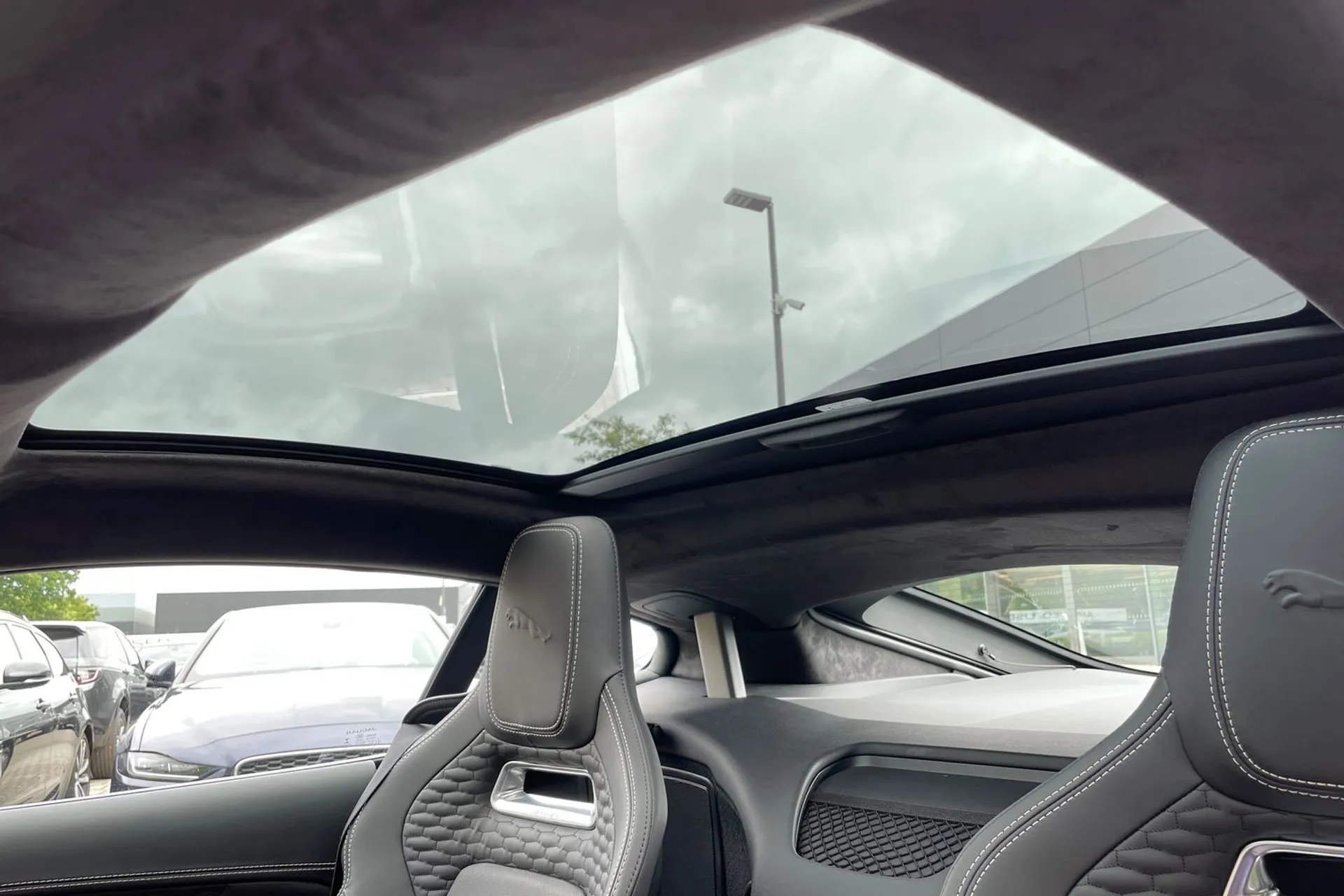 Jaguar F-TYPE thumbnail image number 4