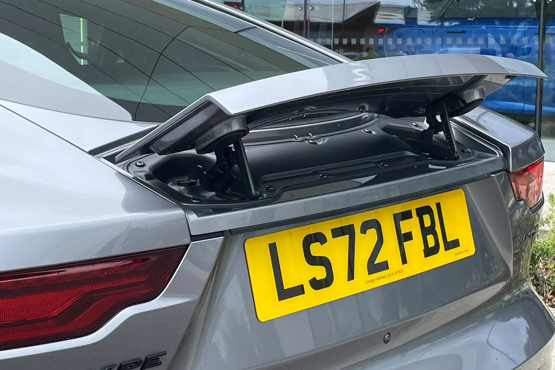 Jaguar F-TYPE thumbnail image number 28