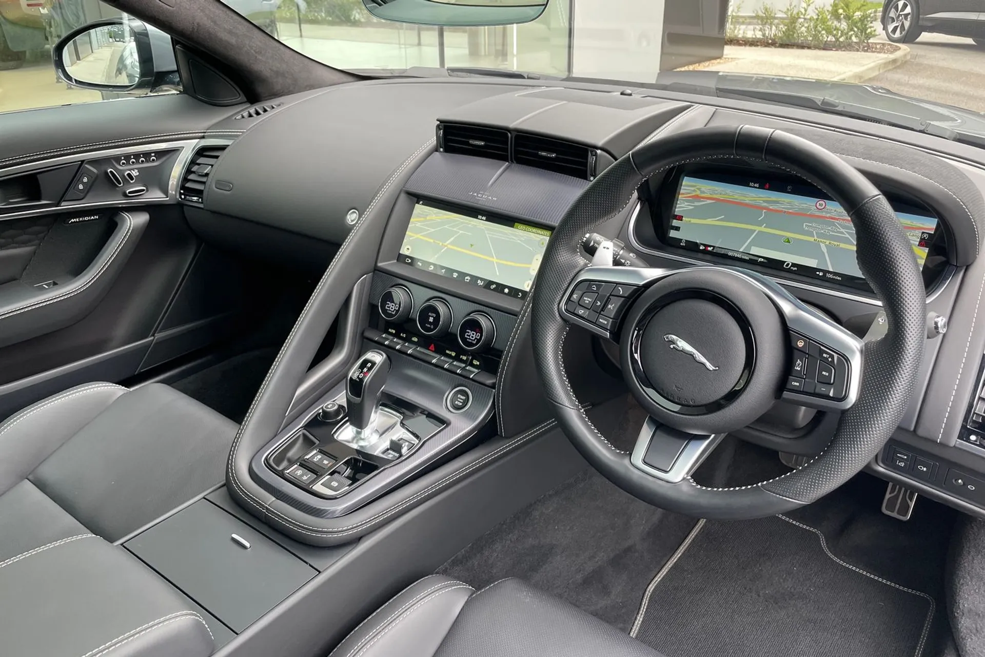 Jaguar F-TYPE thumbnail image number 37