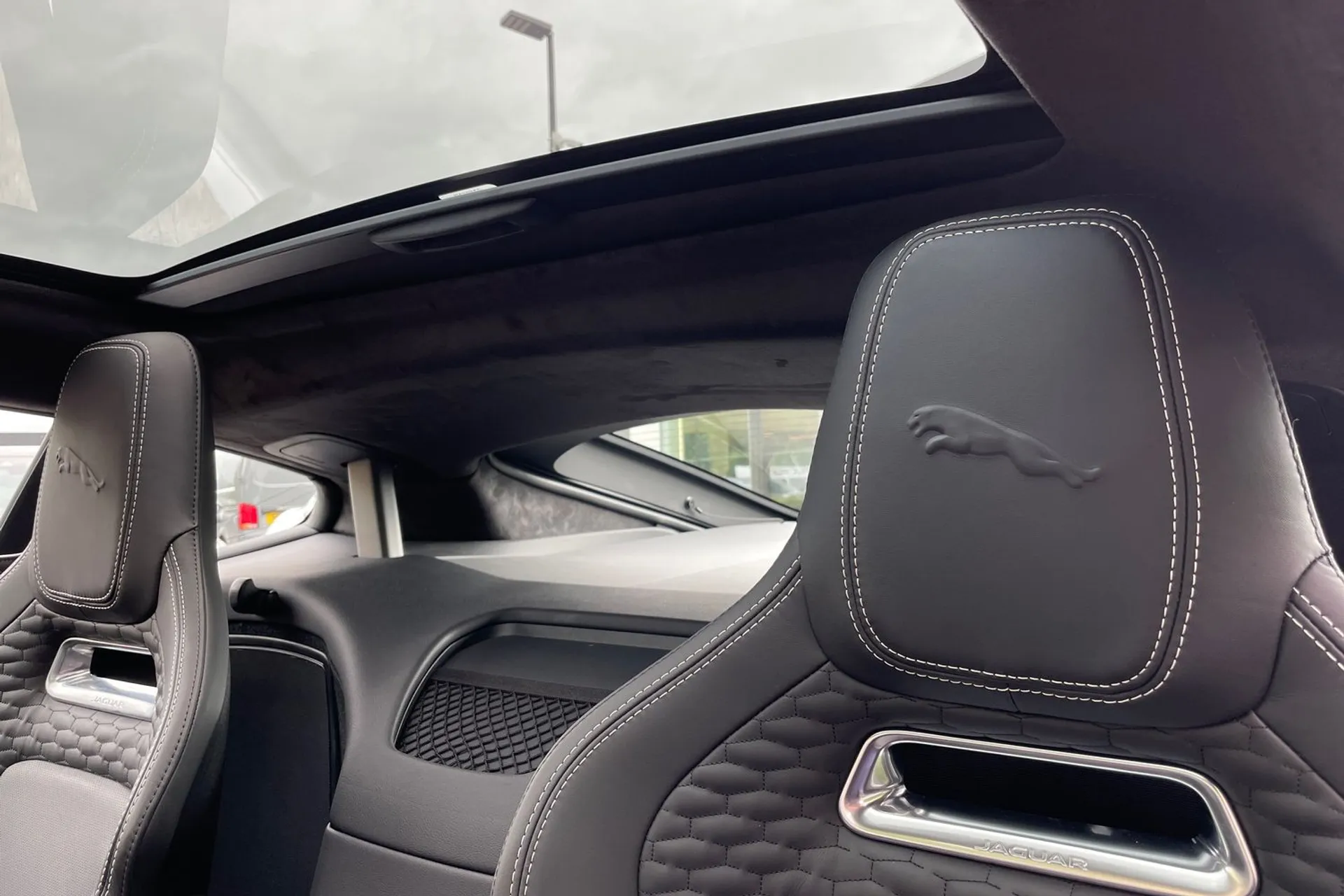 Jaguar F-TYPE thumbnail image number 25