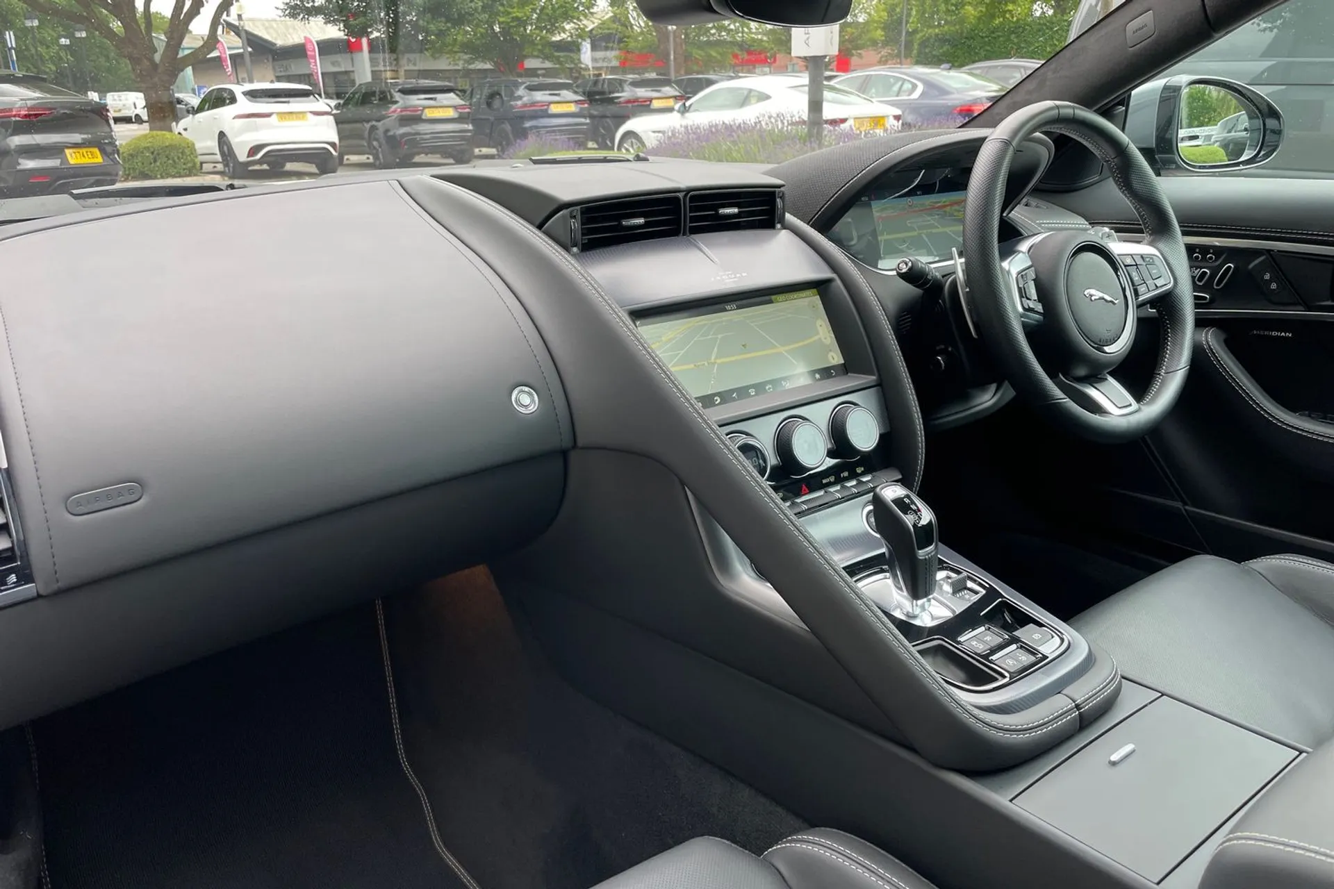 Jaguar F-TYPE thumbnail image number 39