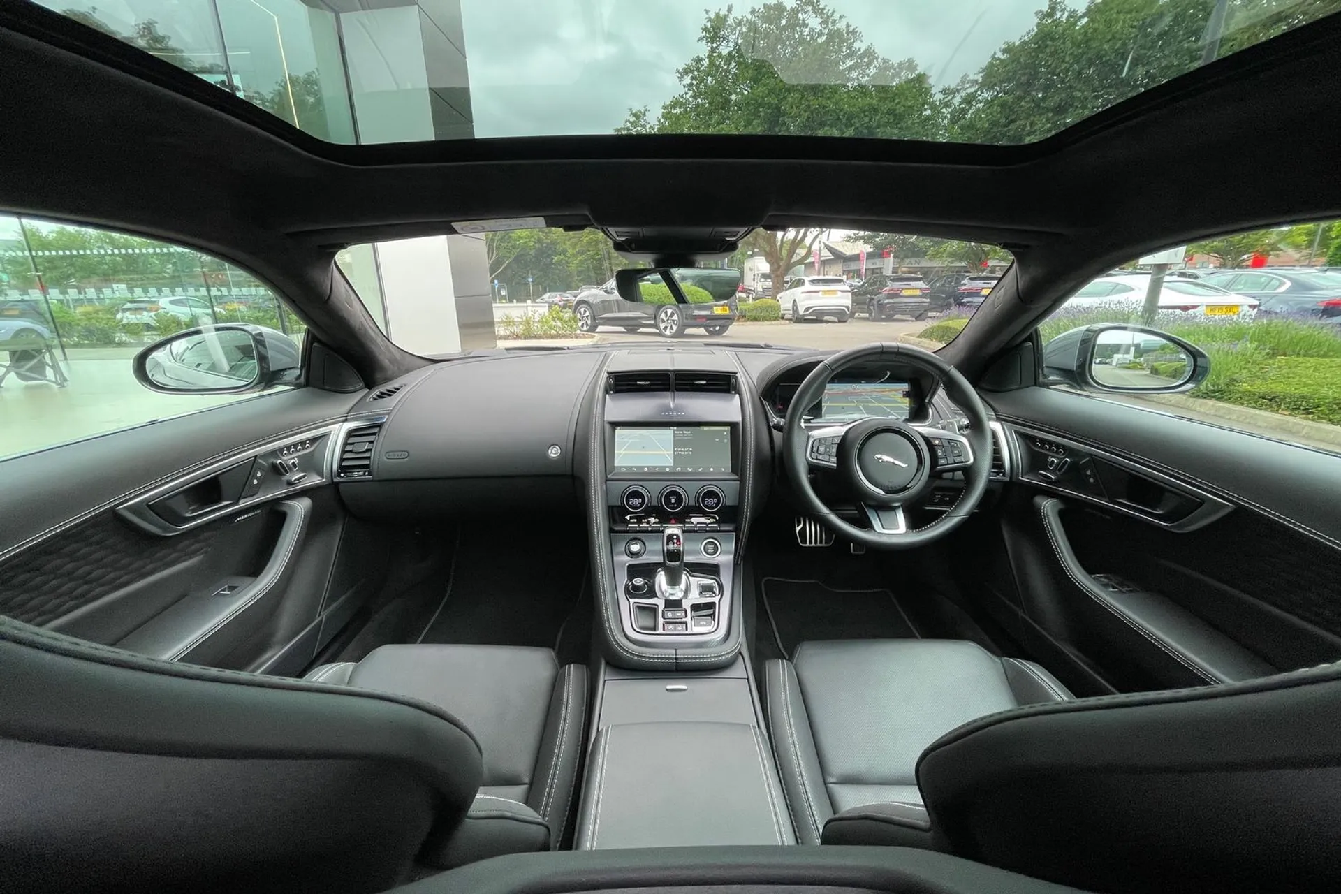 Jaguar F-TYPE thumbnail image number 3