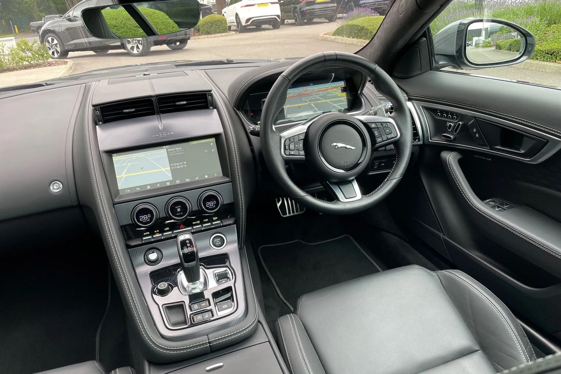 Jaguar F-TYPE thumbnail image number 23