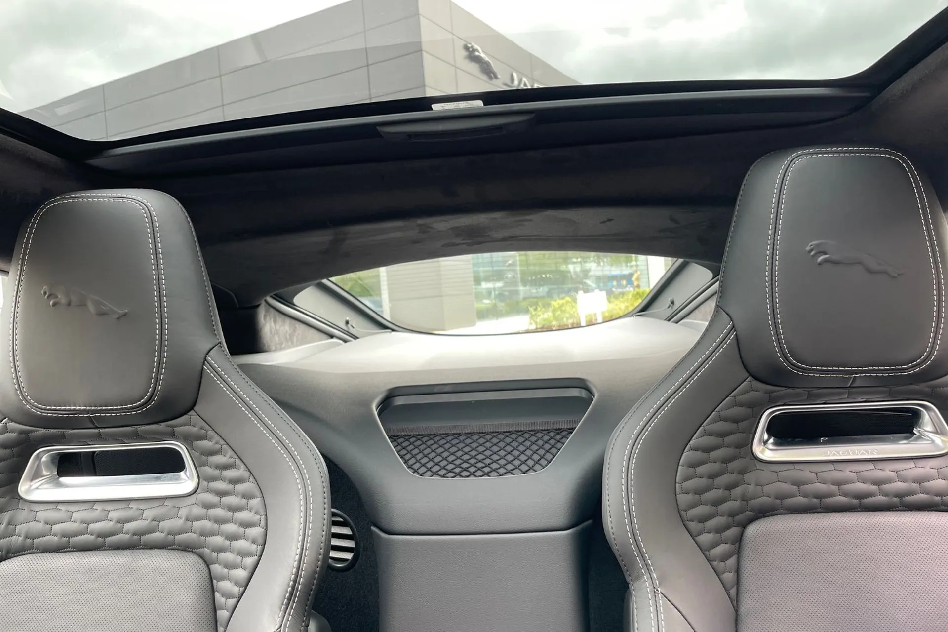 Jaguar F-TYPE thumbnail image number 26