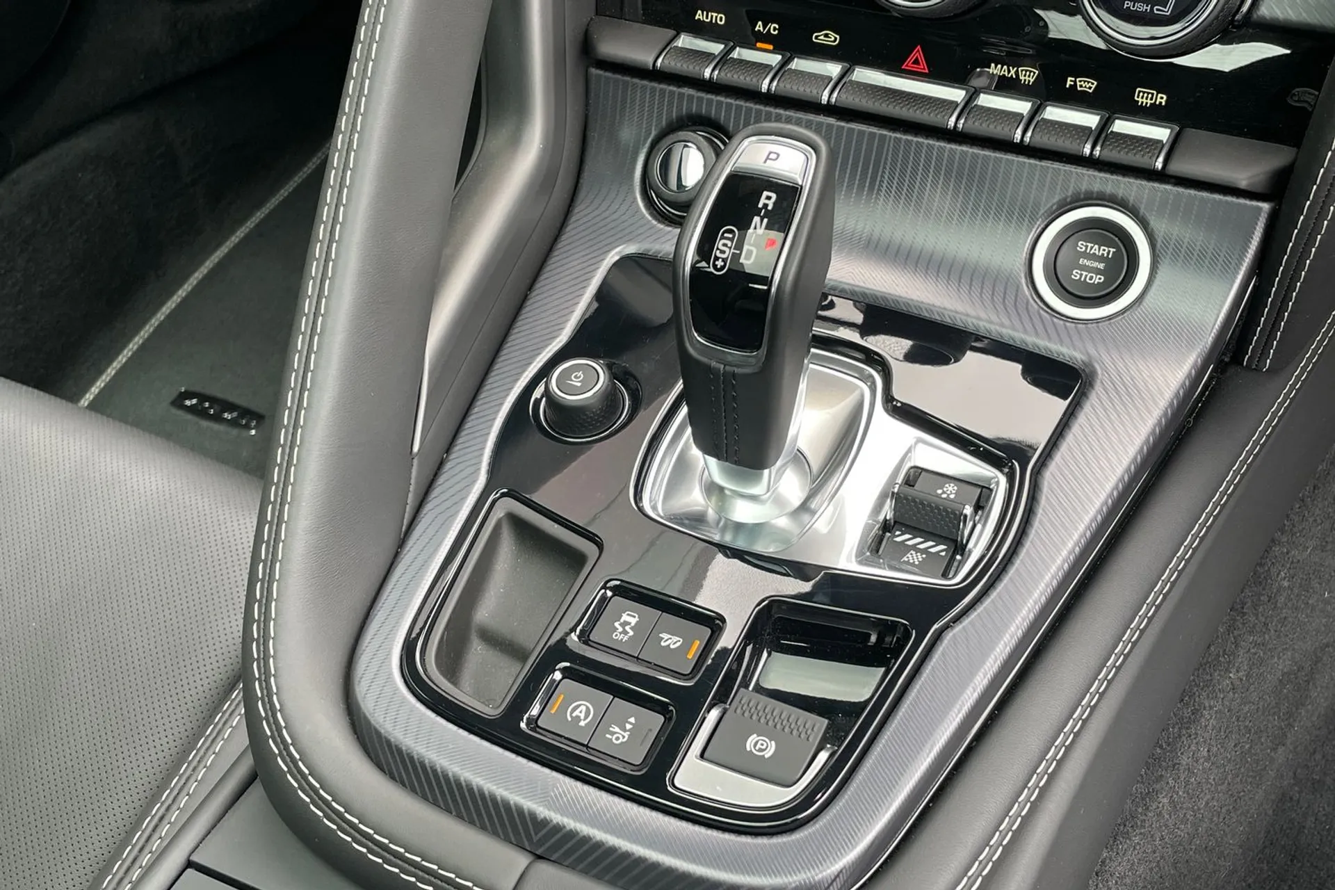 Jaguar F-TYPE thumbnail image number 36