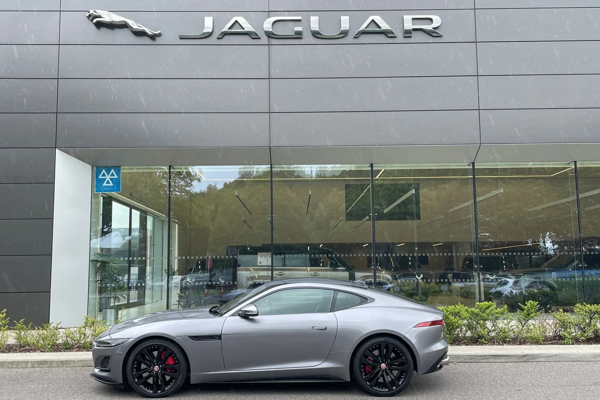 Jaguar F-TYPE thumbnail image number 12