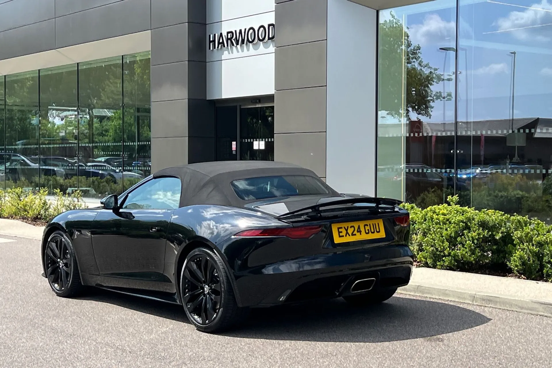 Jaguar F-TYPE thumbnail image number 15