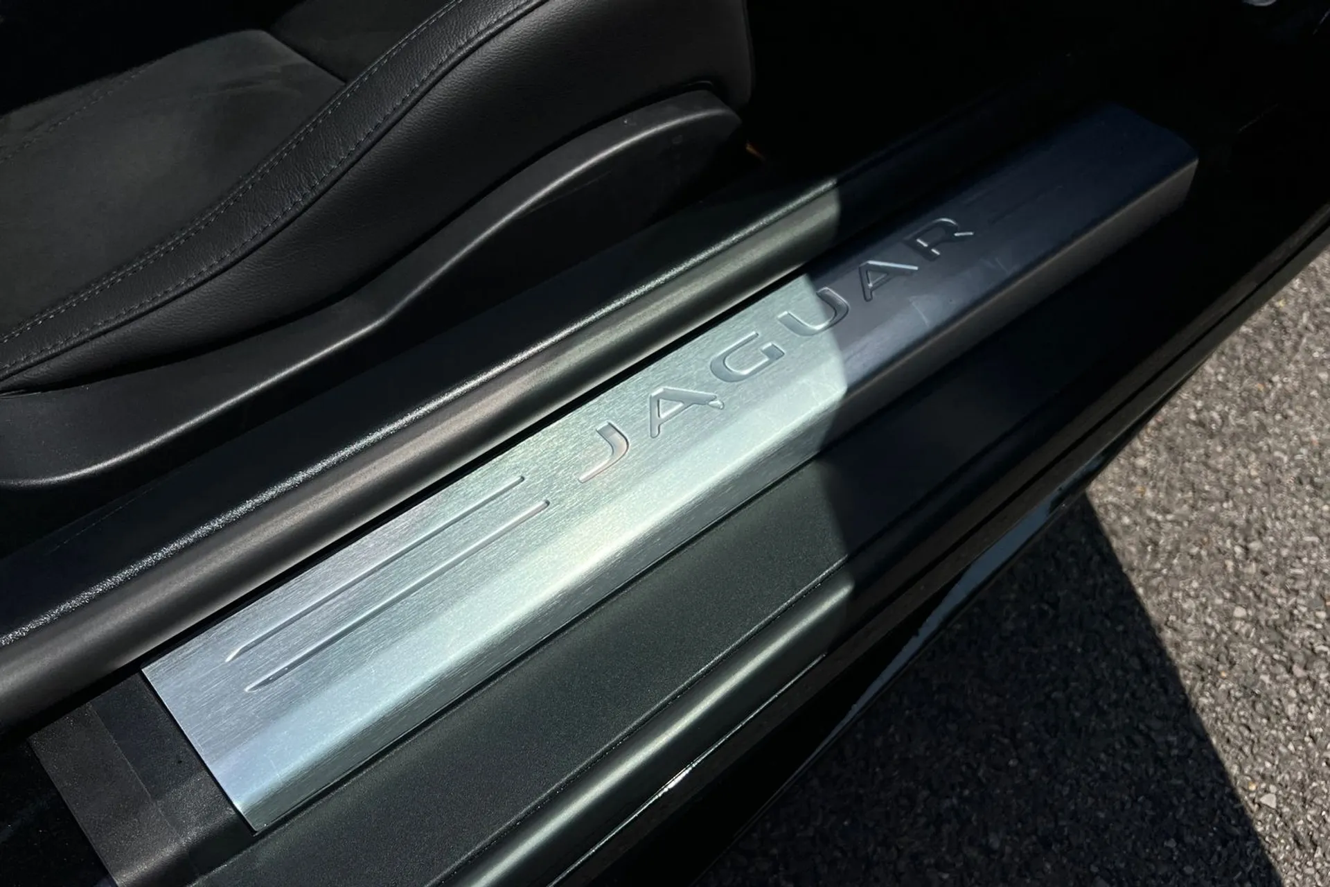 Jaguar F-TYPE thumbnail image number 36