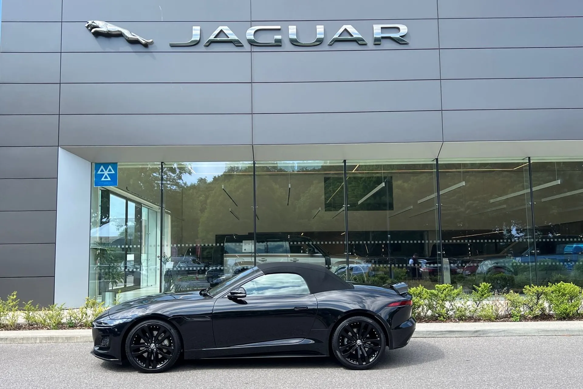 Jaguar F-TYPE thumbnail image number 8