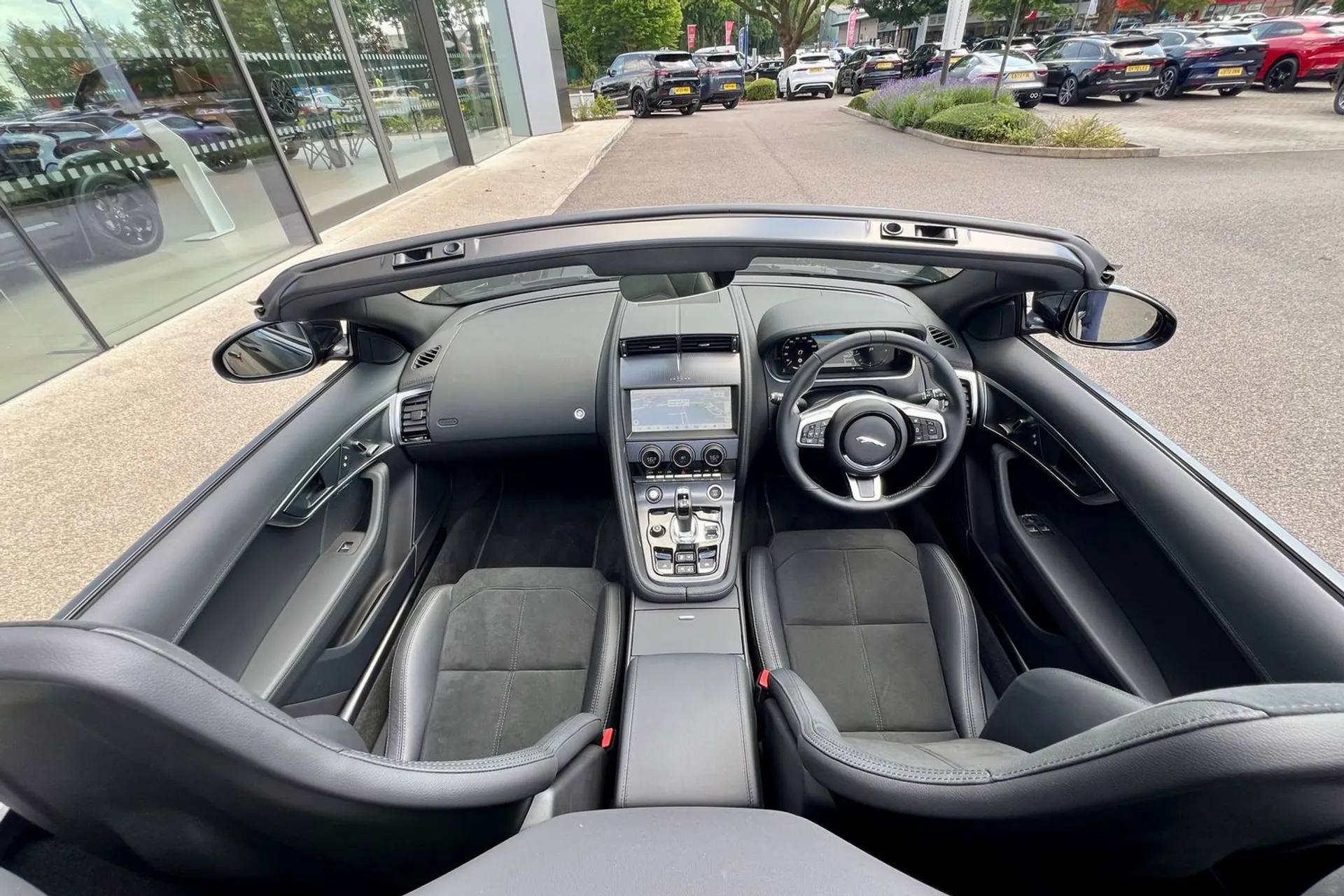 Jaguar F-TYPE thumbnail image number 4