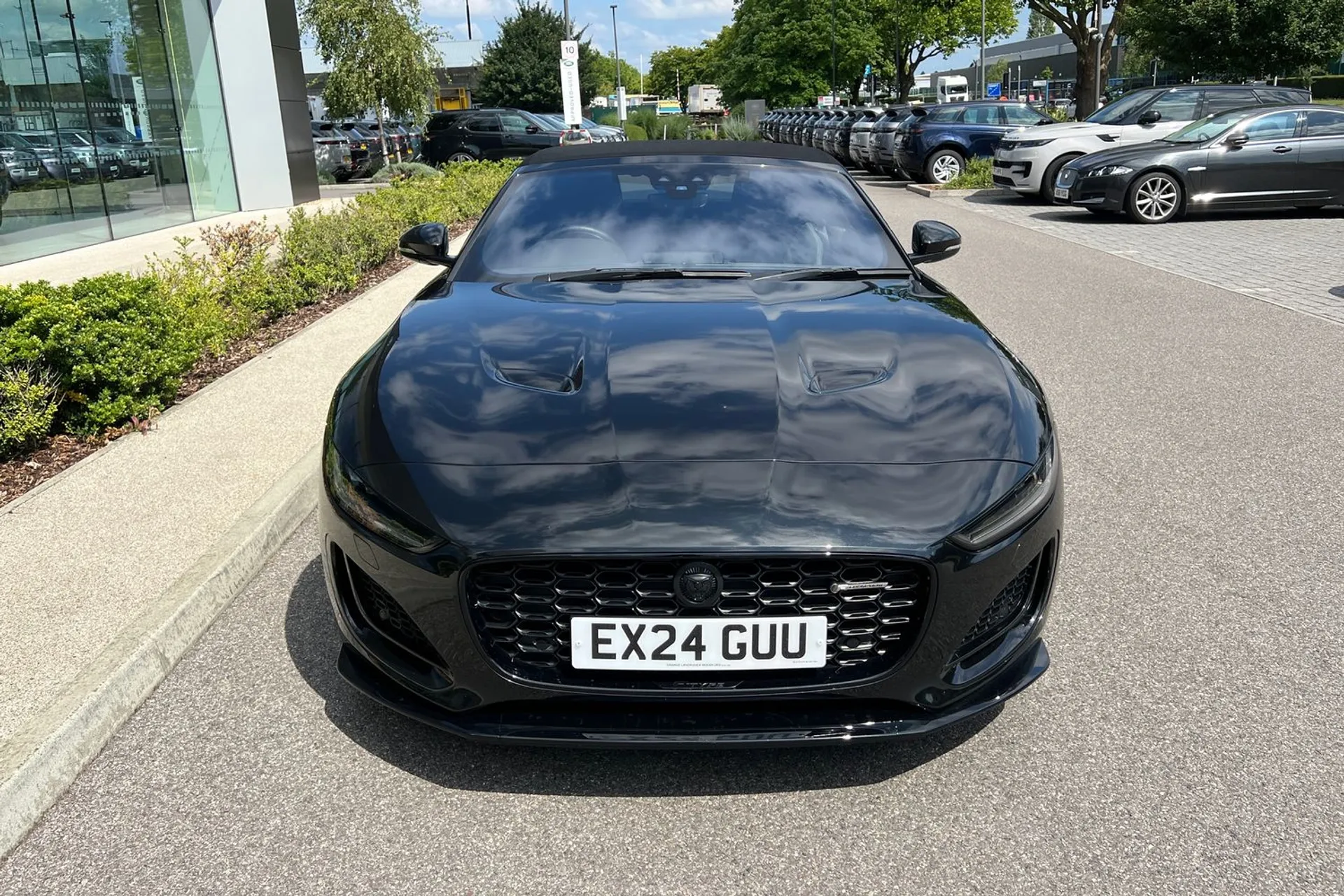 Jaguar F-TYPE thumbnail image number 17