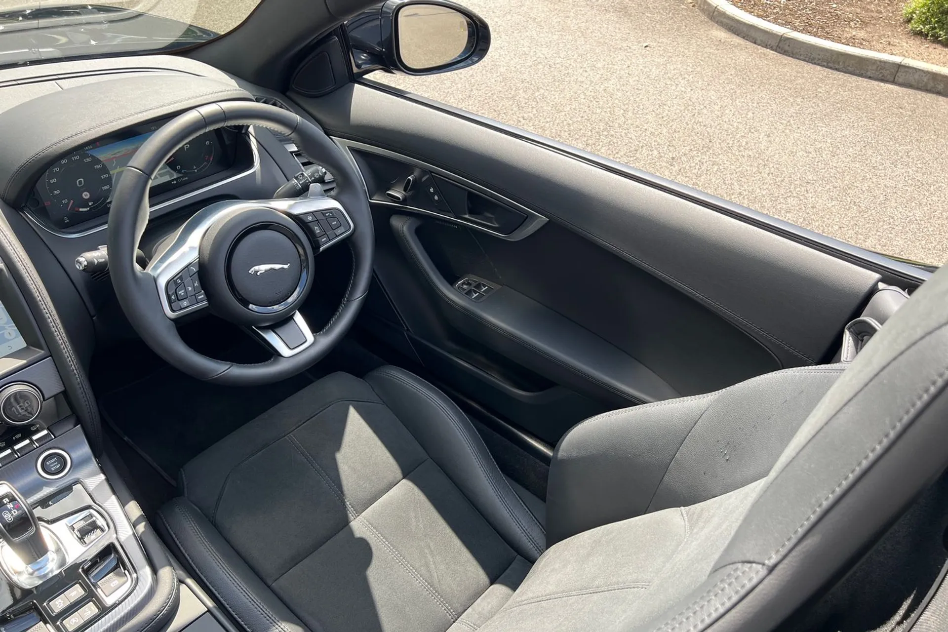 Jaguar F-TYPE thumbnail image number 29