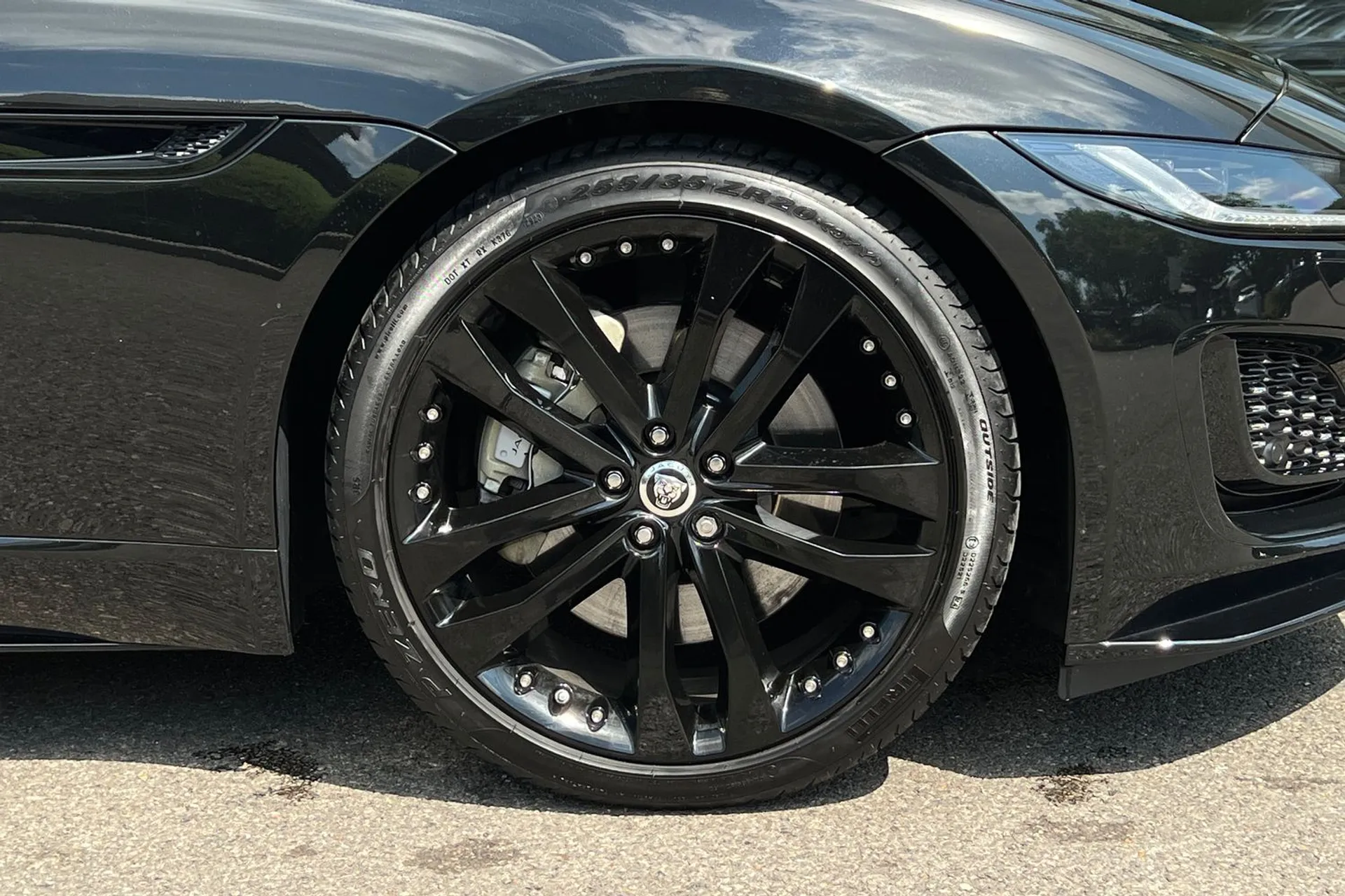 Jaguar F-TYPE thumbnail image number 18