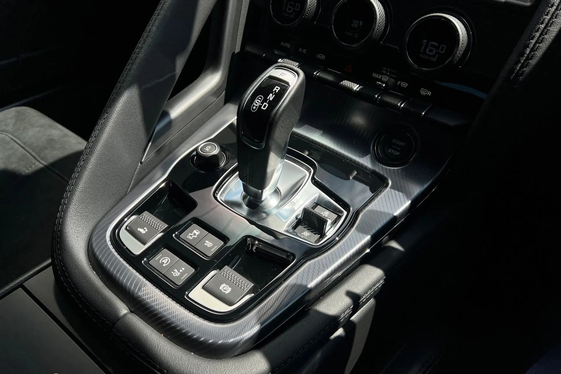 Jaguar F-TYPE thumbnail image number 24