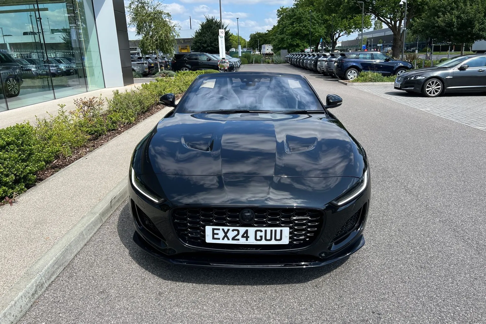 Jaguar F-TYPE thumbnail image number 52