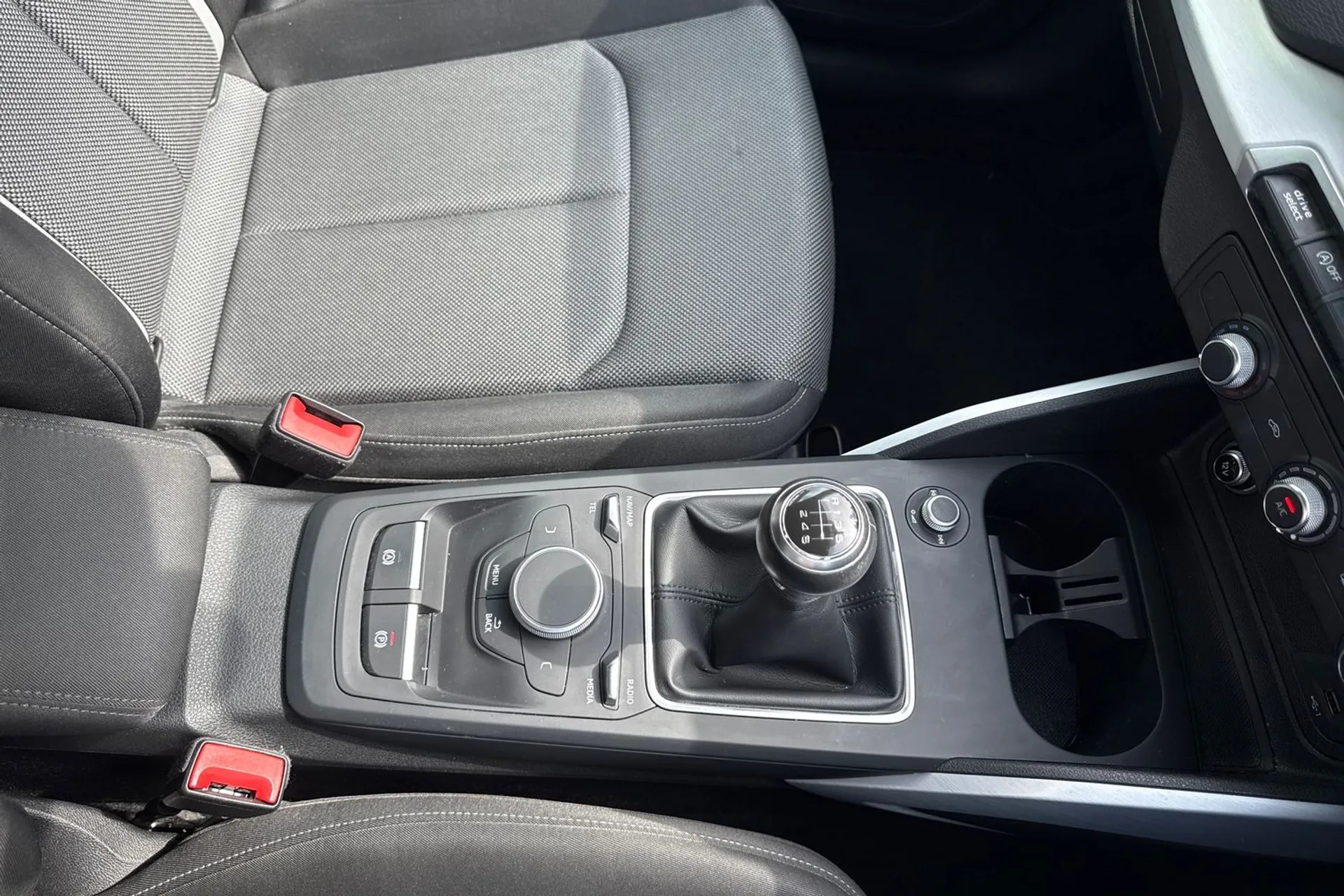 Audi Q2 thumbnail image number 43